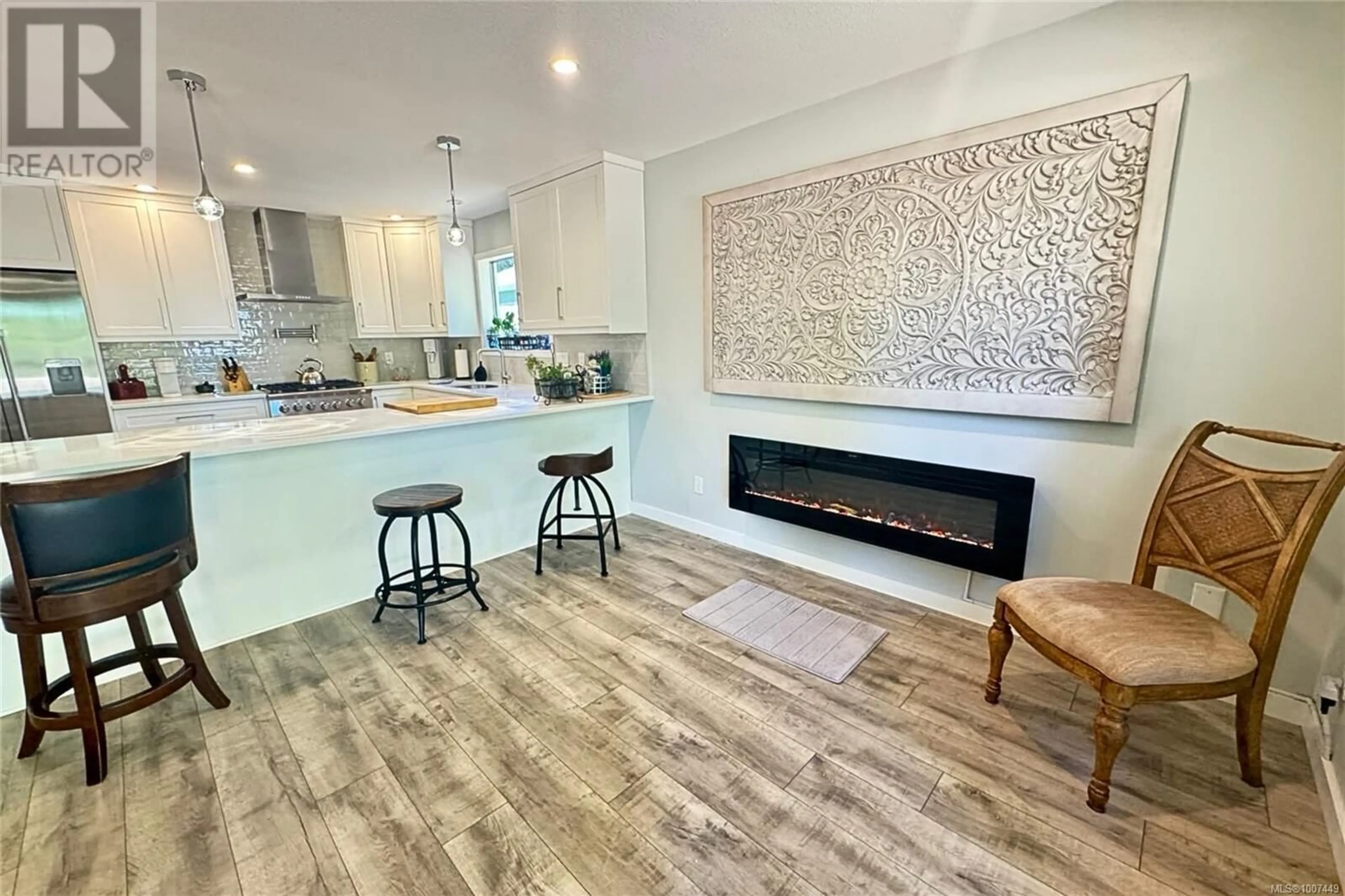 Open concept kitchen, ceramic/tile floor for 519 SEAWARD WAY, Qualicum Beach British Columbia V9K1T8