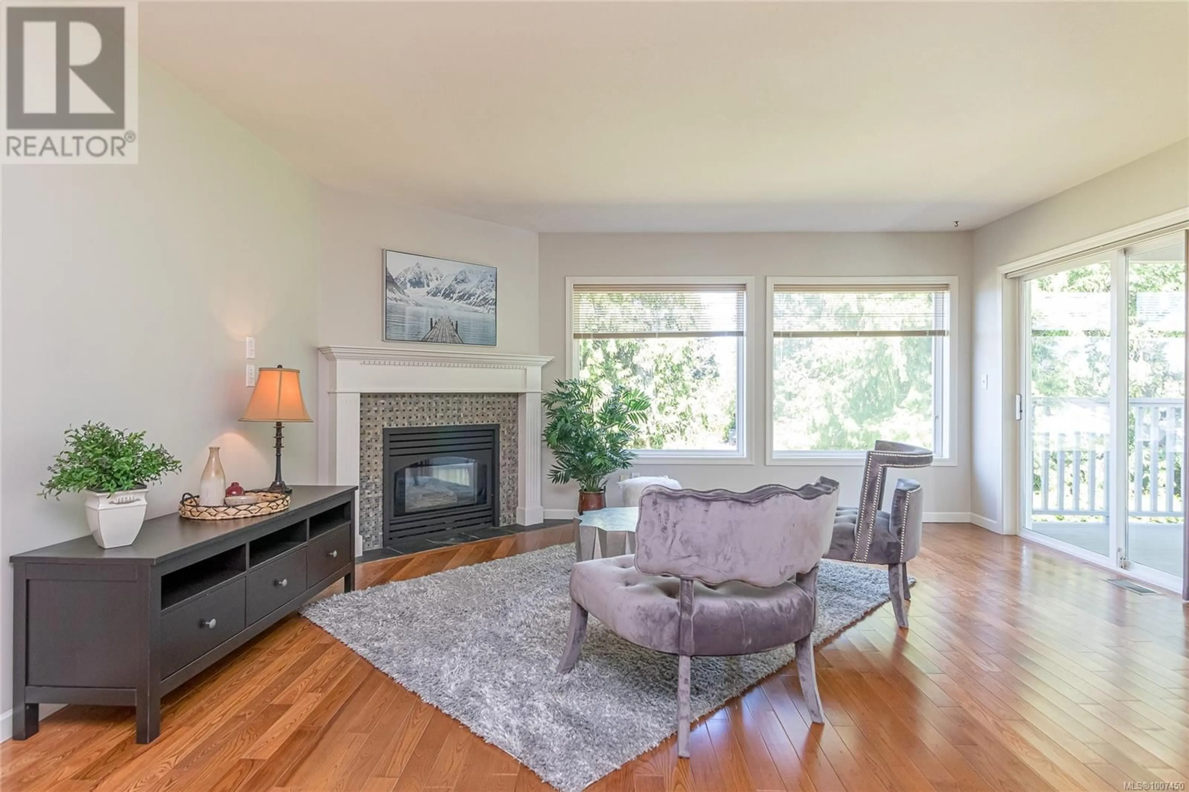 Living room with furniture, wood/laminate floor for 677 WINDWARD WAY, Qualicum Beach British Columbia V9K2K4