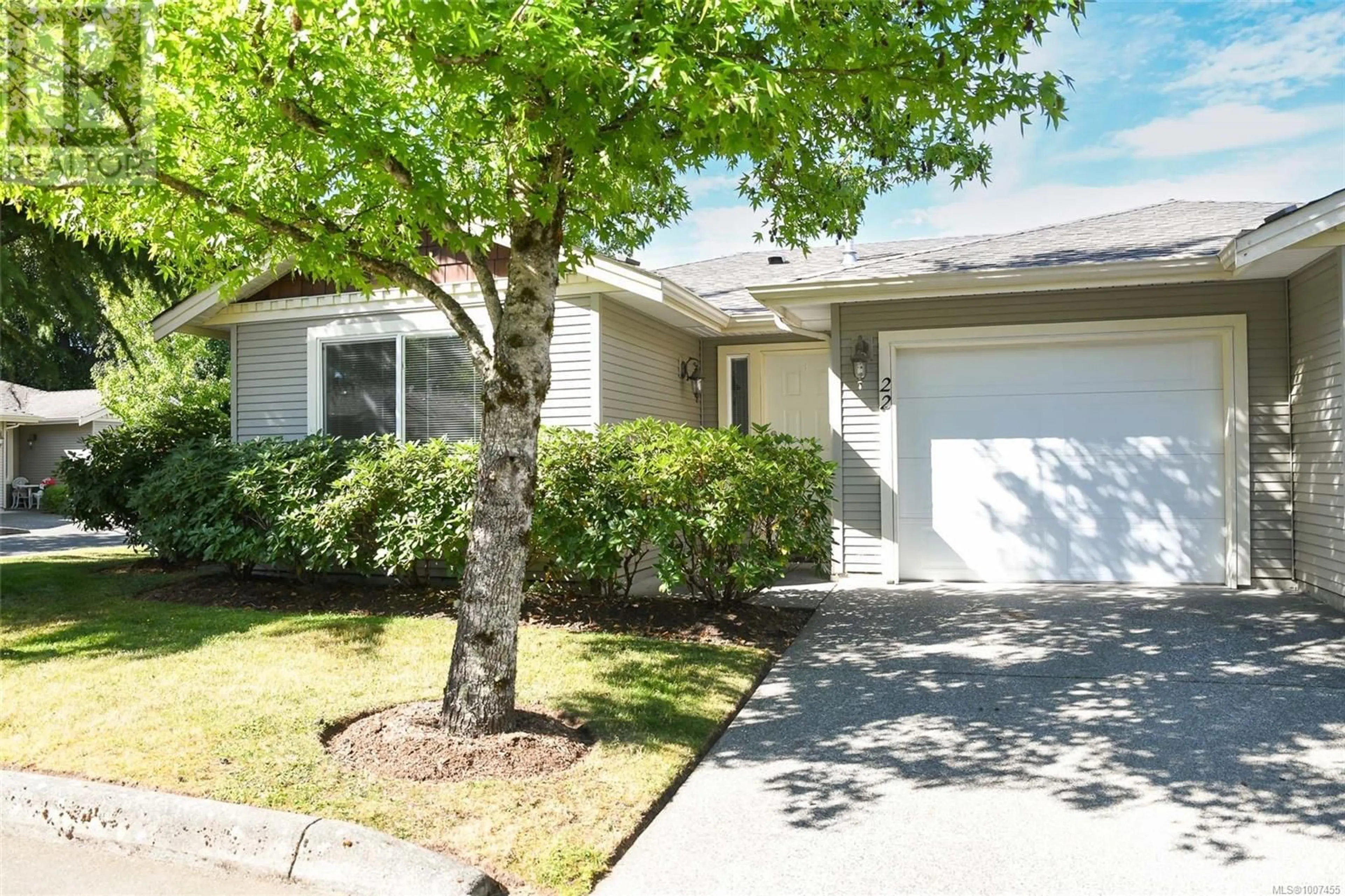 Home with vinyl exterior material, street for 22 - 1050 8TH STREET, Courtenay British Columbia V9N4A5
