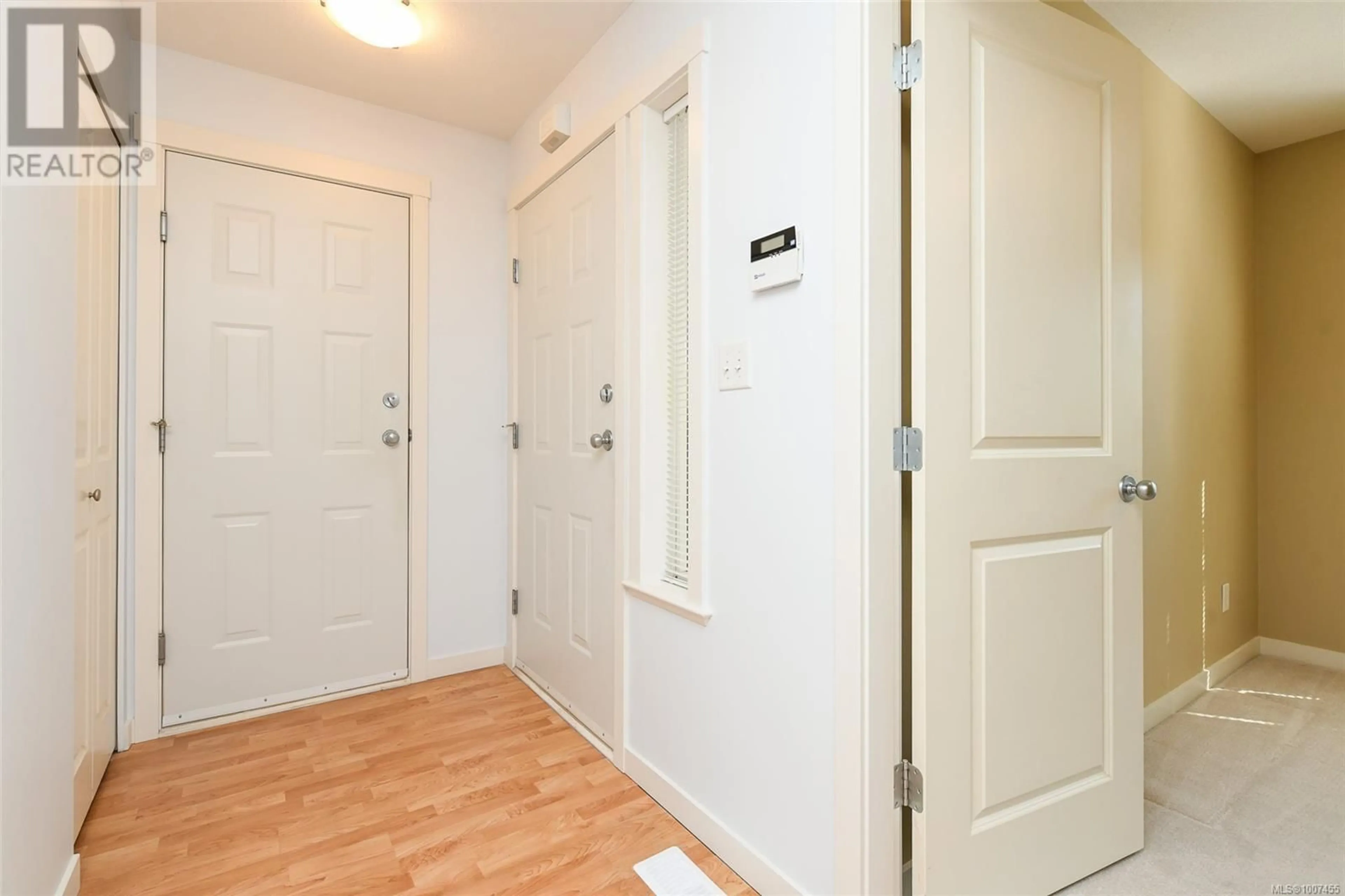 Indoor entryway for 22 - 1050 8TH STREET, Courtenay British Columbia V9N4A5