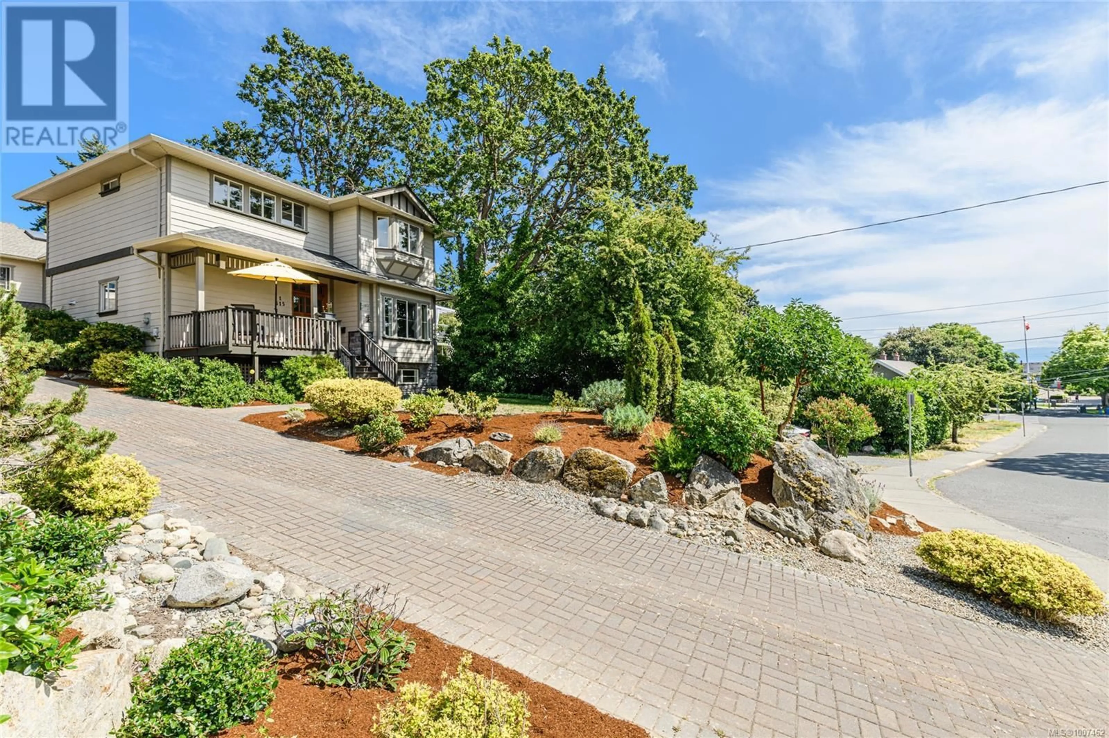 Patio, water/lake/river/ocean view for 1 - 615 DRAKE AVENUE, Esquimalt British Columbia V9A6K4