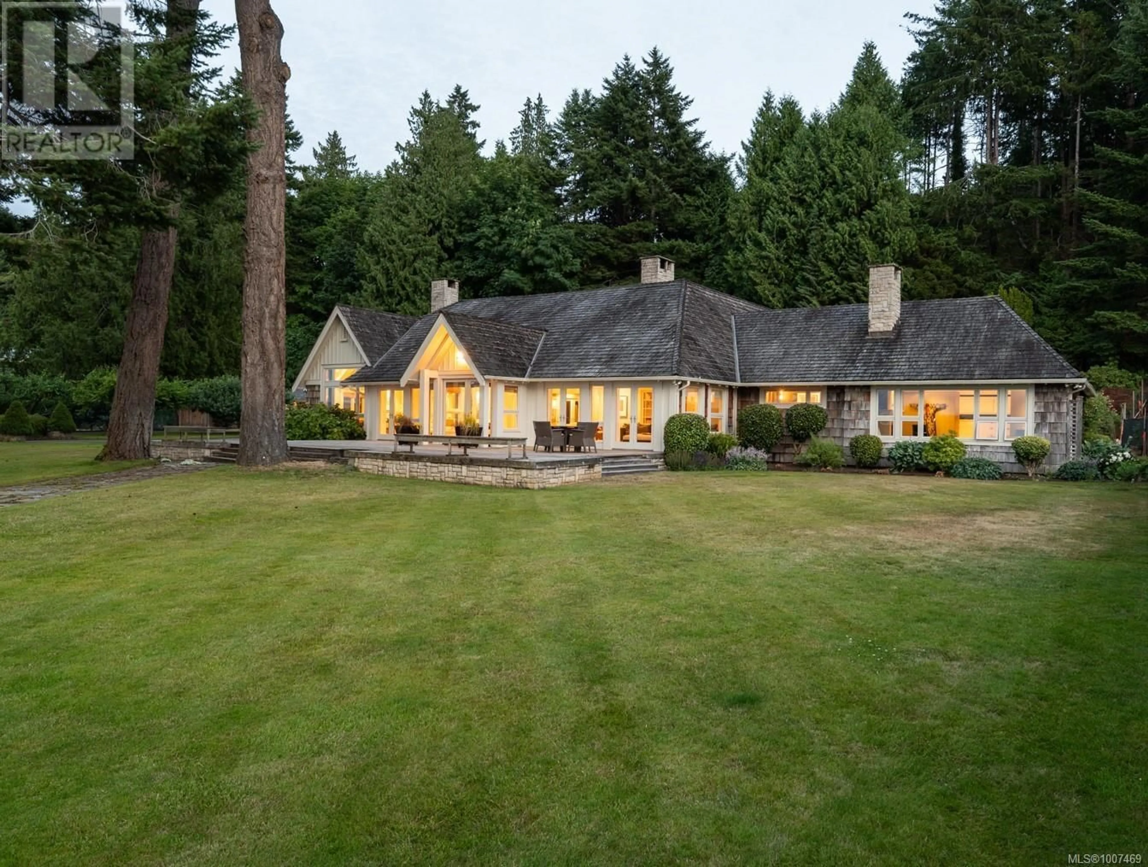 A pic from outside/outdoor area/front of a property/back of a property/a pic from drone, unknown for 382 JUDGES ROW, Qualicum Beach British Columbia V9K1G6