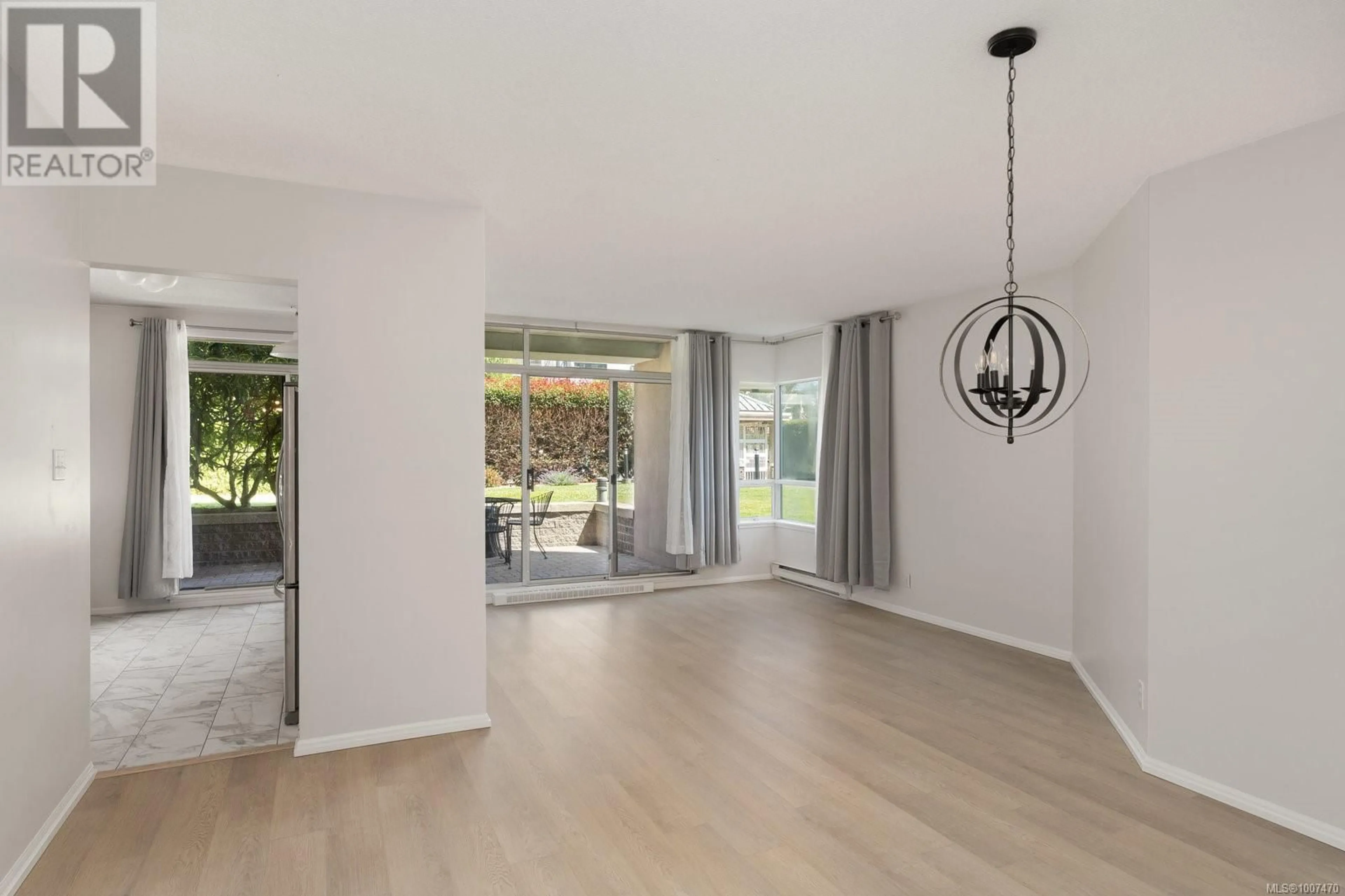 Unknown for 205 - 1020 VIEW STREET, Victoria British Columbia V8V4Y4