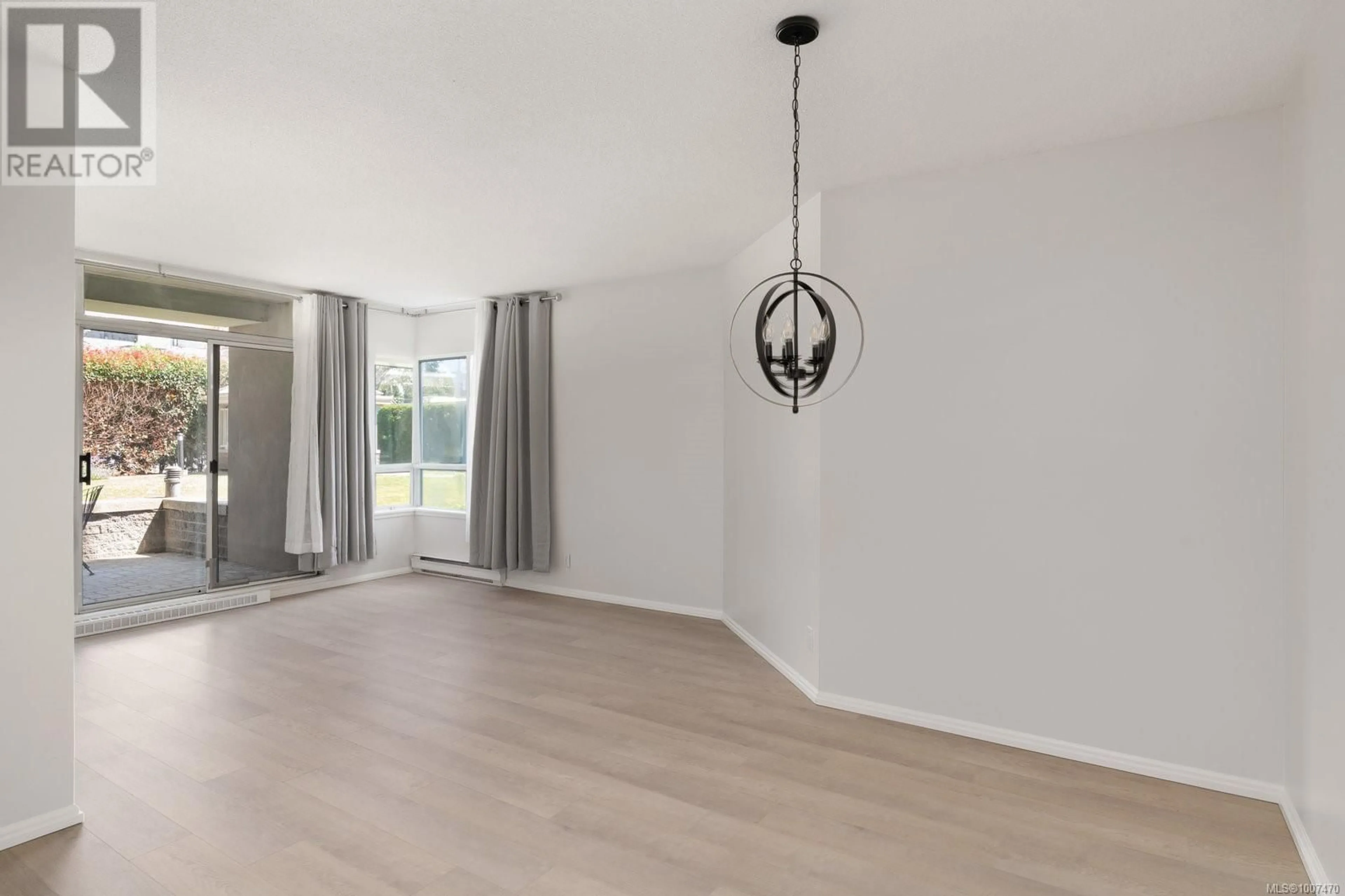 Unknown for 205 - 1020 VIEW STREET, Victoria British Columbia V8V4Y4