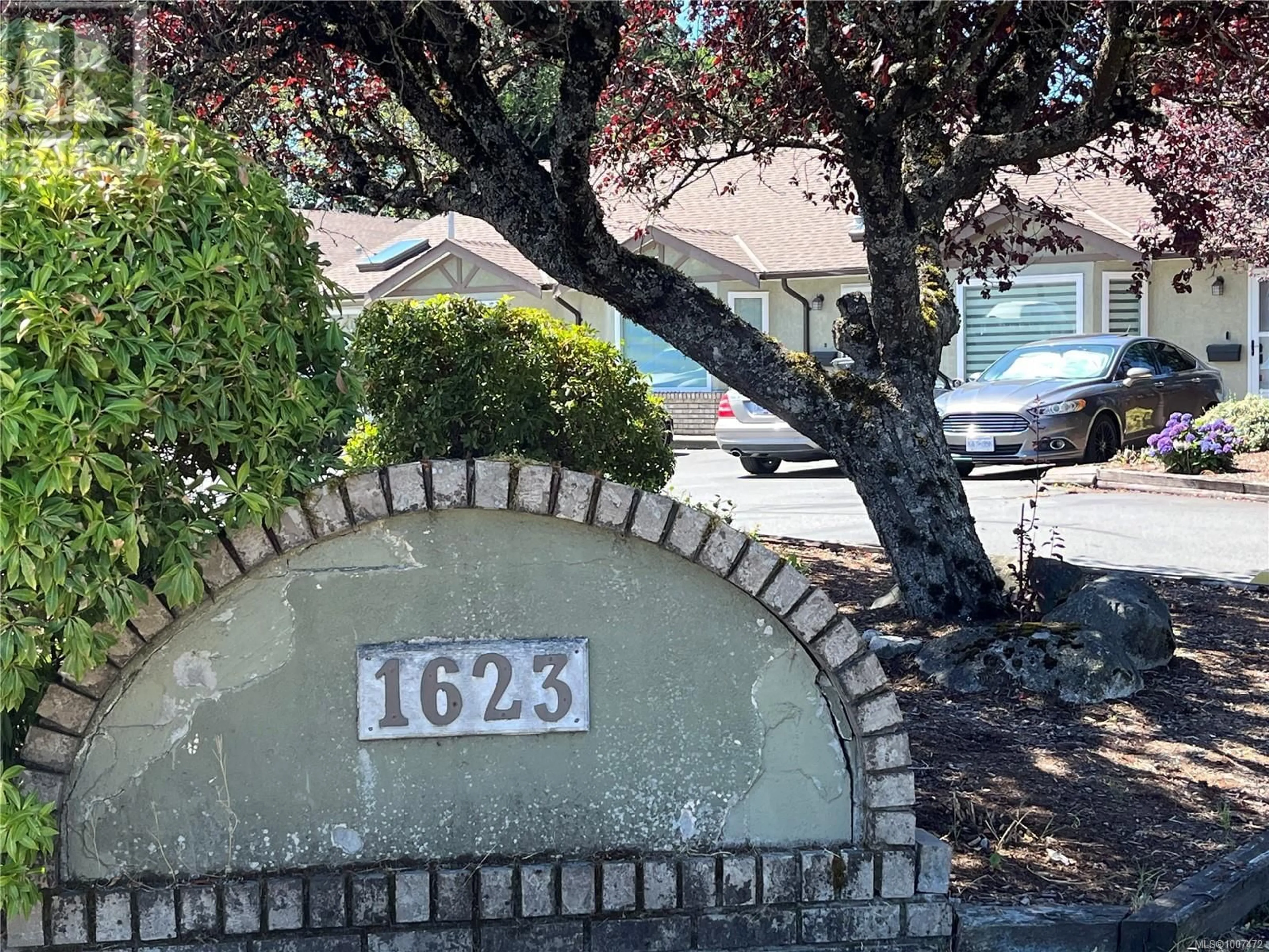 A pic from outside/outdoor area/front of a property/back of a property/a pic from drone, street for 2 - 1623 CASPERS WAY, Nanaimo British Columbia V9S1K2