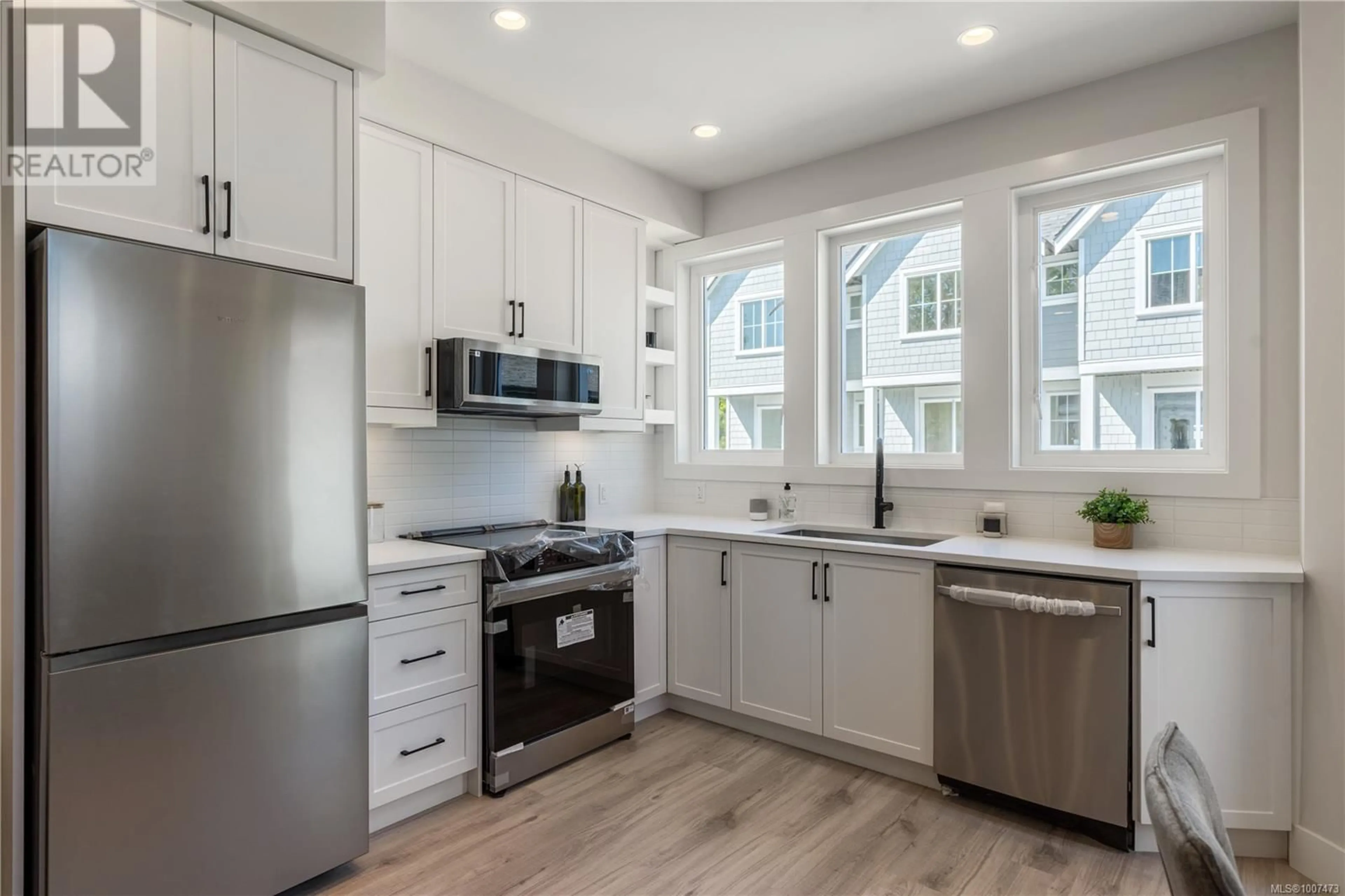 Open concept kitchen, unknown for 1 - 910 OLD ESQUIMALT ROAD, Esquimalt British Columbia V9A4X3