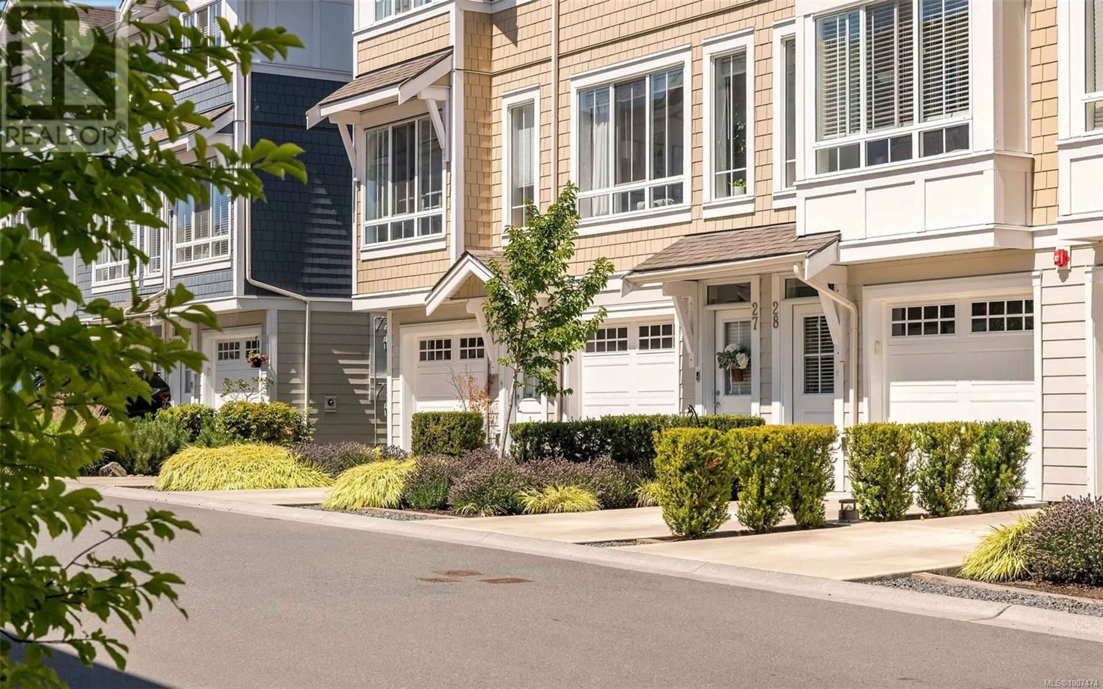 Home with vinyl exterior material, street for 27 - 370 LATORIA BOULEVARD, Colwood British Columbia V9C0N9