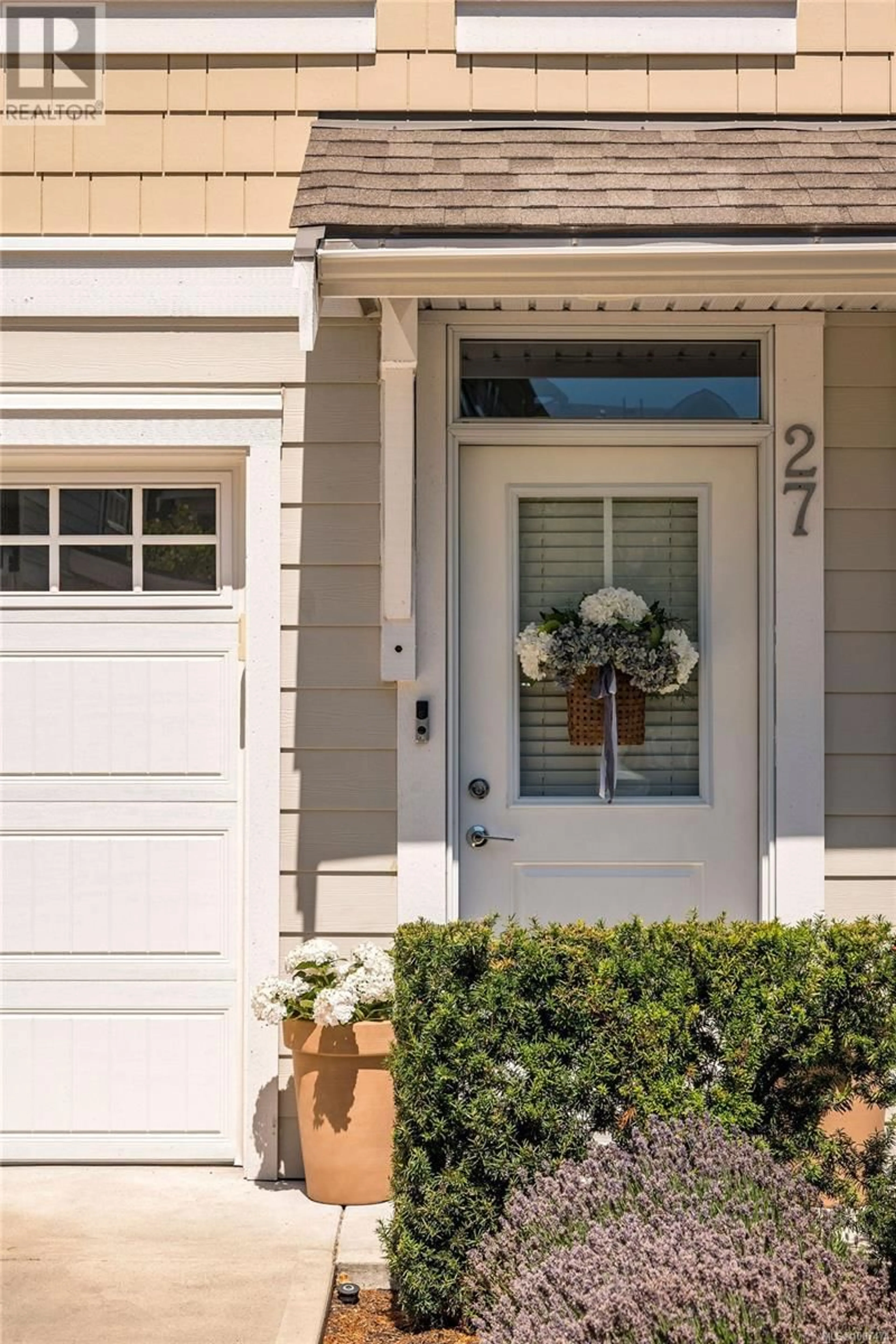 Home with vinyl exterior material, street for 27 - 370 LATORIA BOULEVARD, Colwood British Columbia V9C0N9