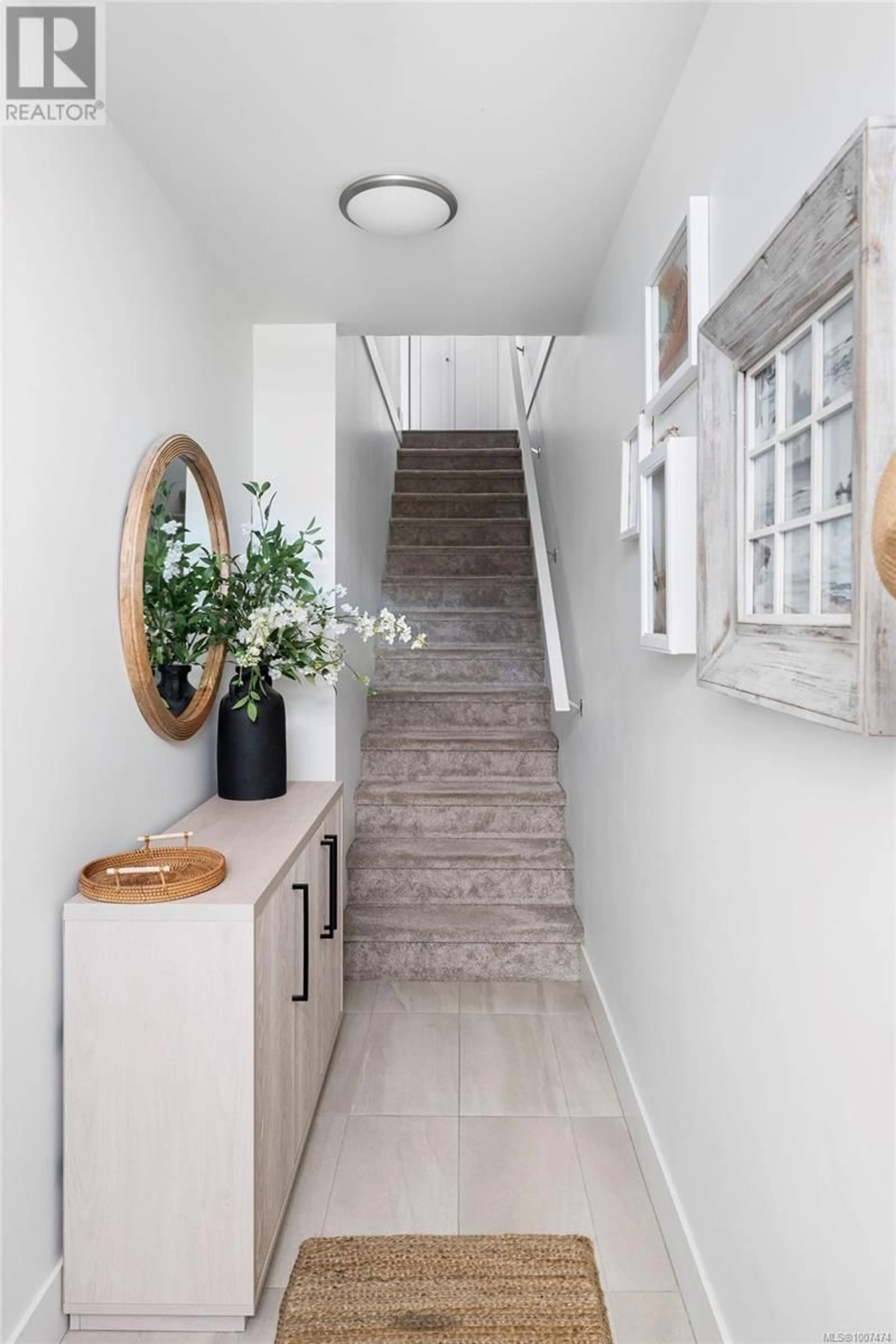Indoor entryway for 27 - 370 LATORIA BOULEVARD, Colwood British Columbia V9C0N9