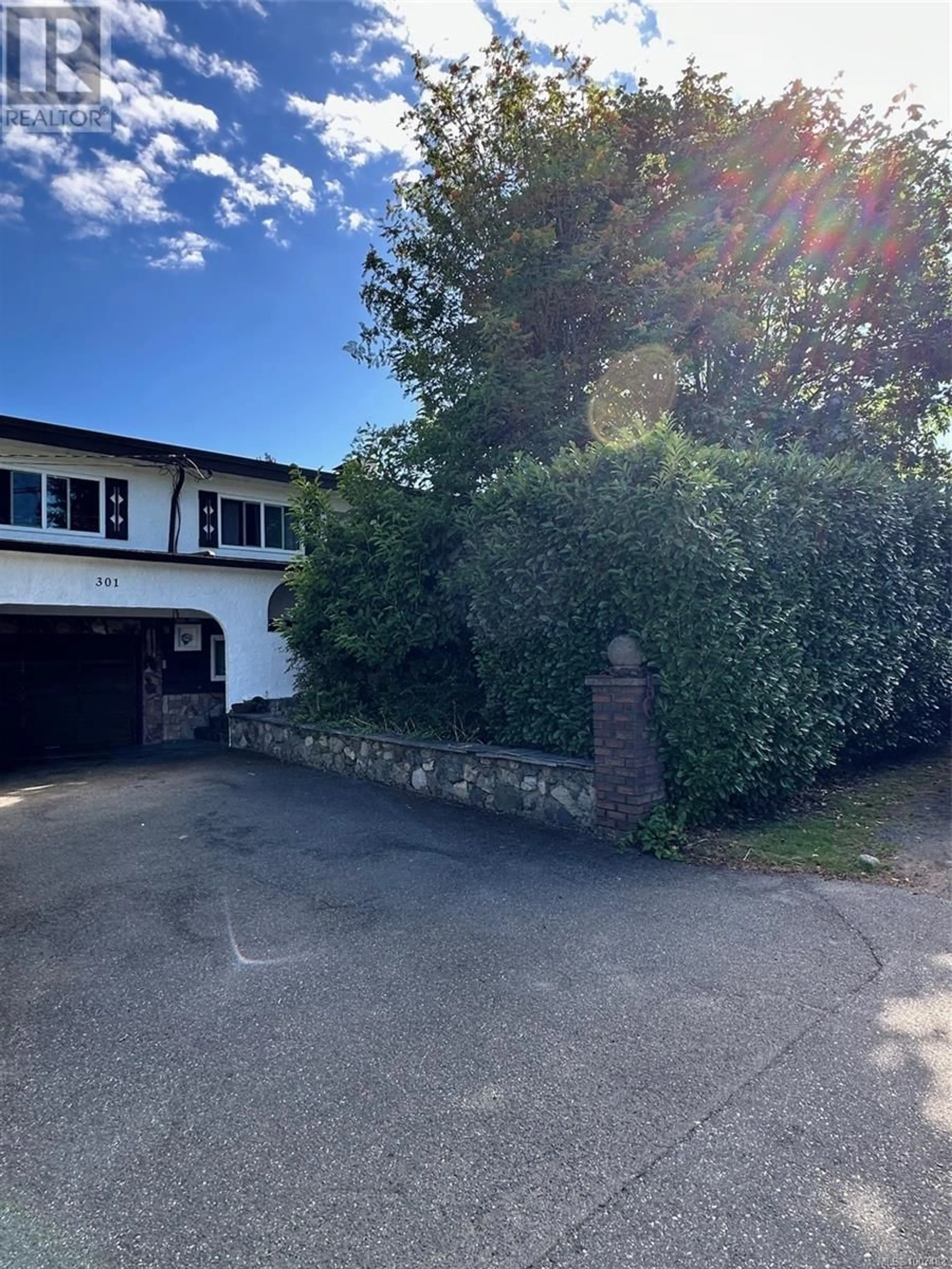 A pic from outside/outdoor area/front of a property/back of a property/a pic from drone, street for 301 PUTTER PLACE, Nanaimo British Columbia V9T1V2