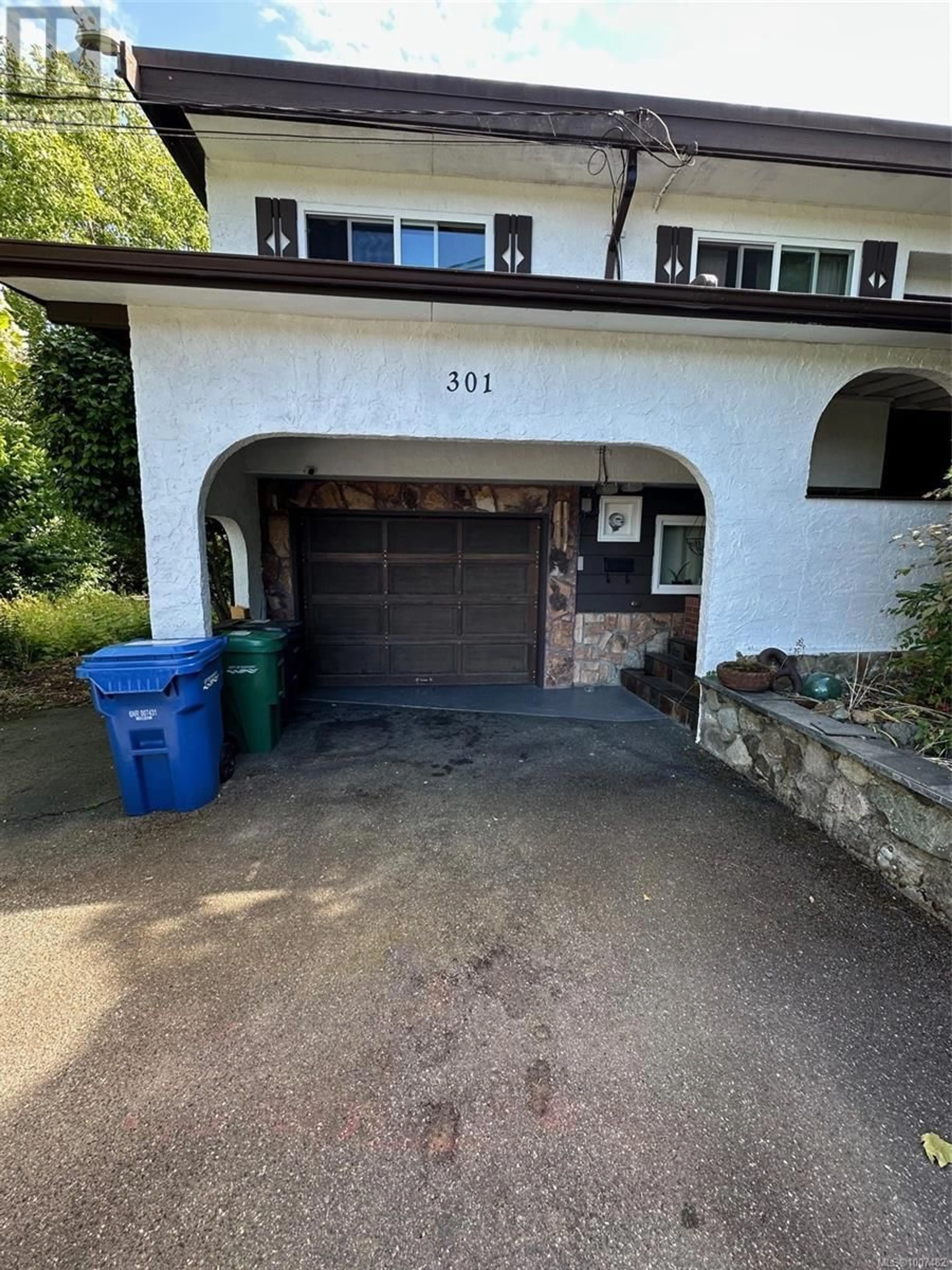 Indoor garage for 301 PUTTER PLACE, Nanaimo British Columbia V9T1V2