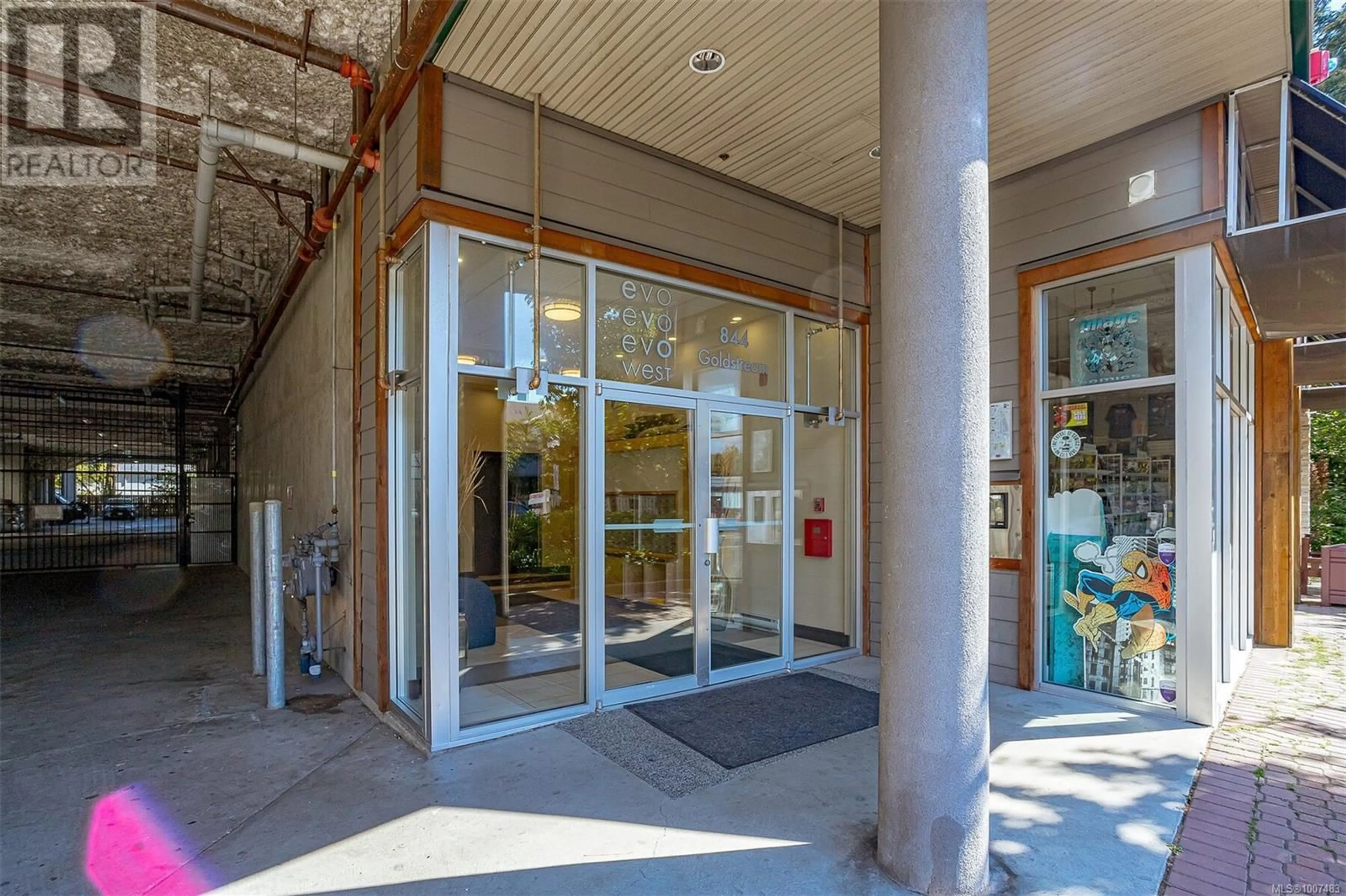 Indoor foyer for 404 - 844 GOLDSTREAM AVENUE, Langford British Columbia V9B2X7