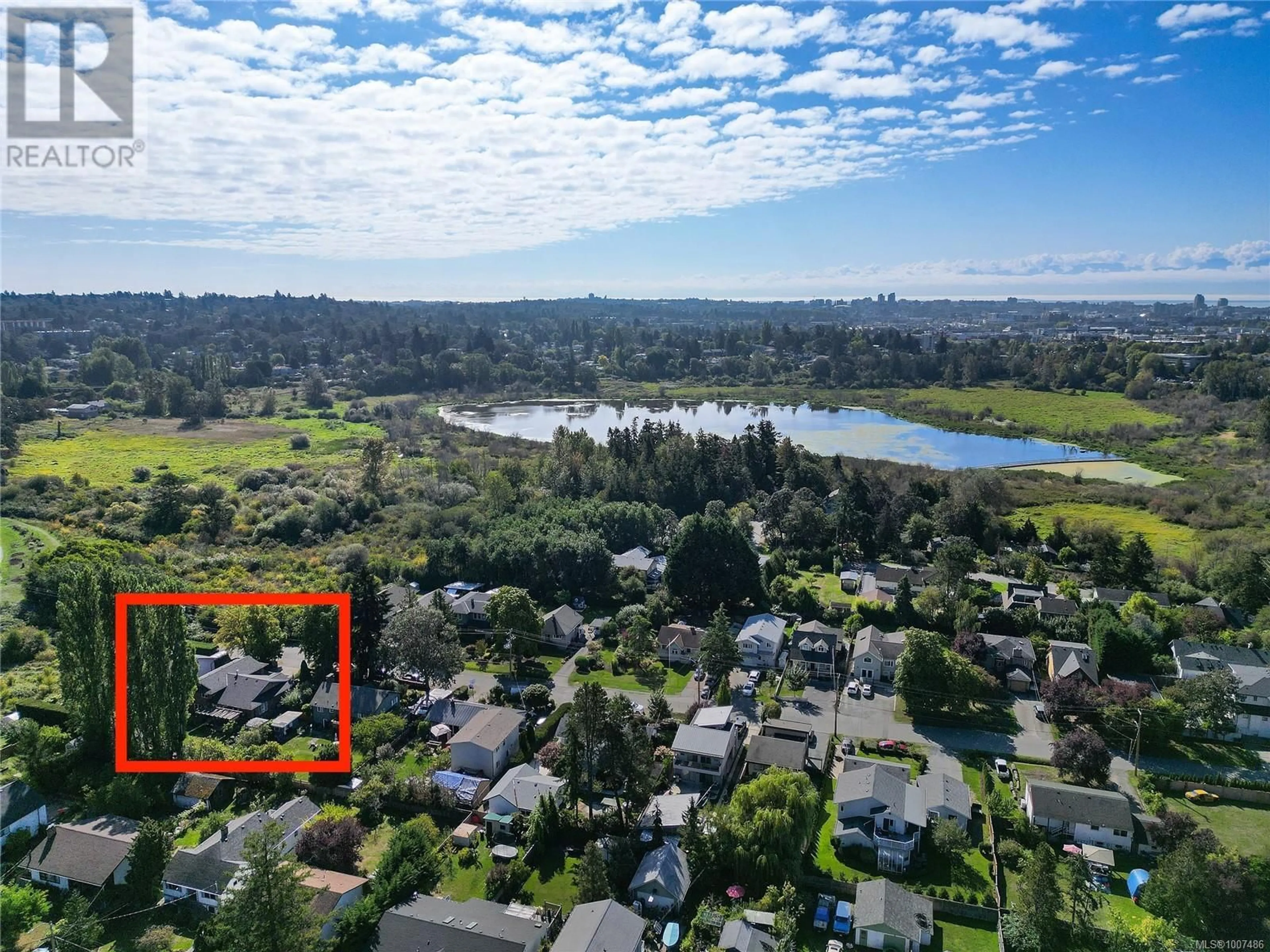 A pic from outside/outdoor area/front of a property/back of a property/a pic from drone, water/lake/river/ocean view for 882 CANTERBURY ROAD, Saanich British Columbia V8X3E6