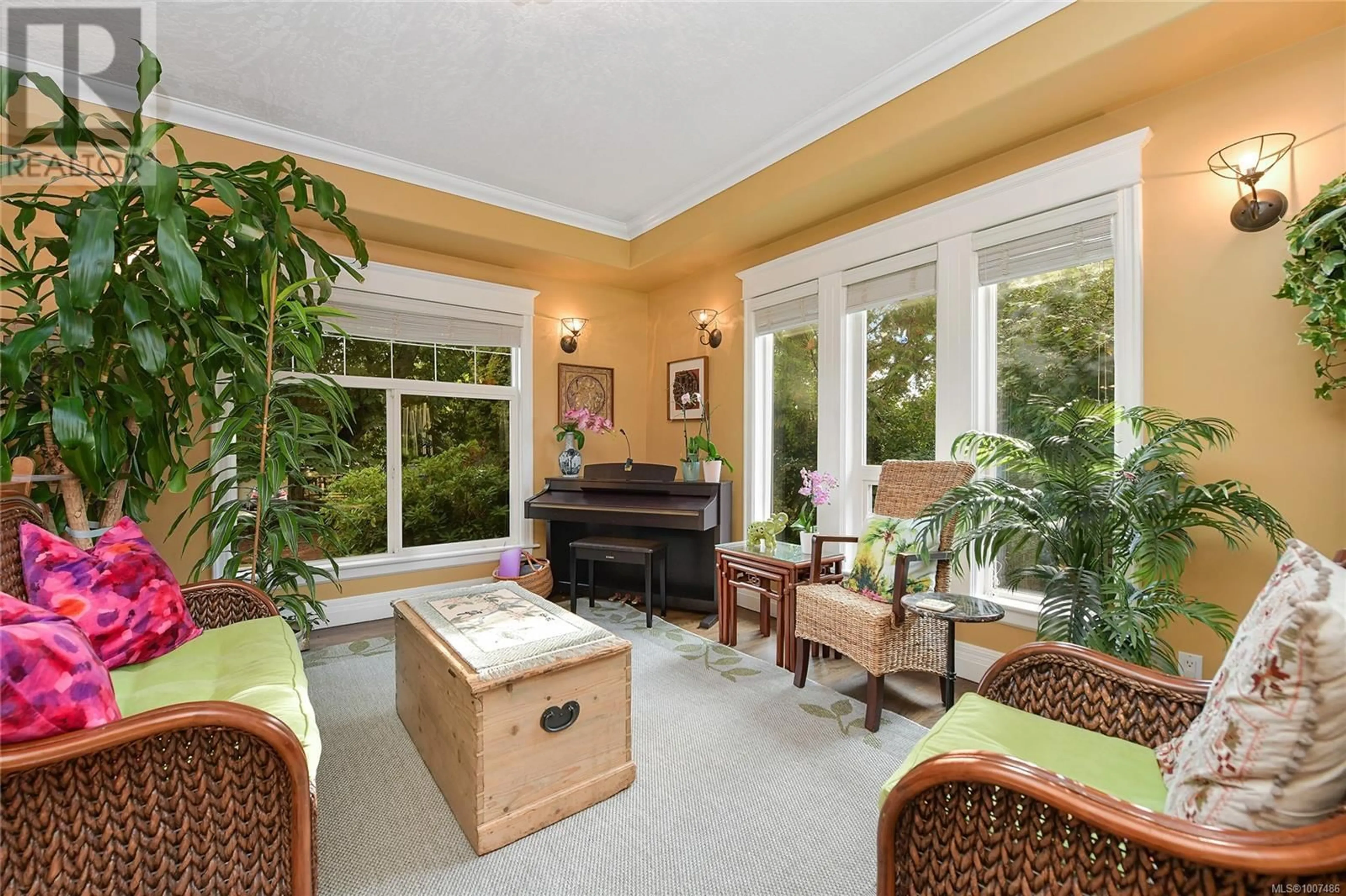 Unknown for 882 CANTERBURY ROAD, Saanich British Columbia V8X3E6