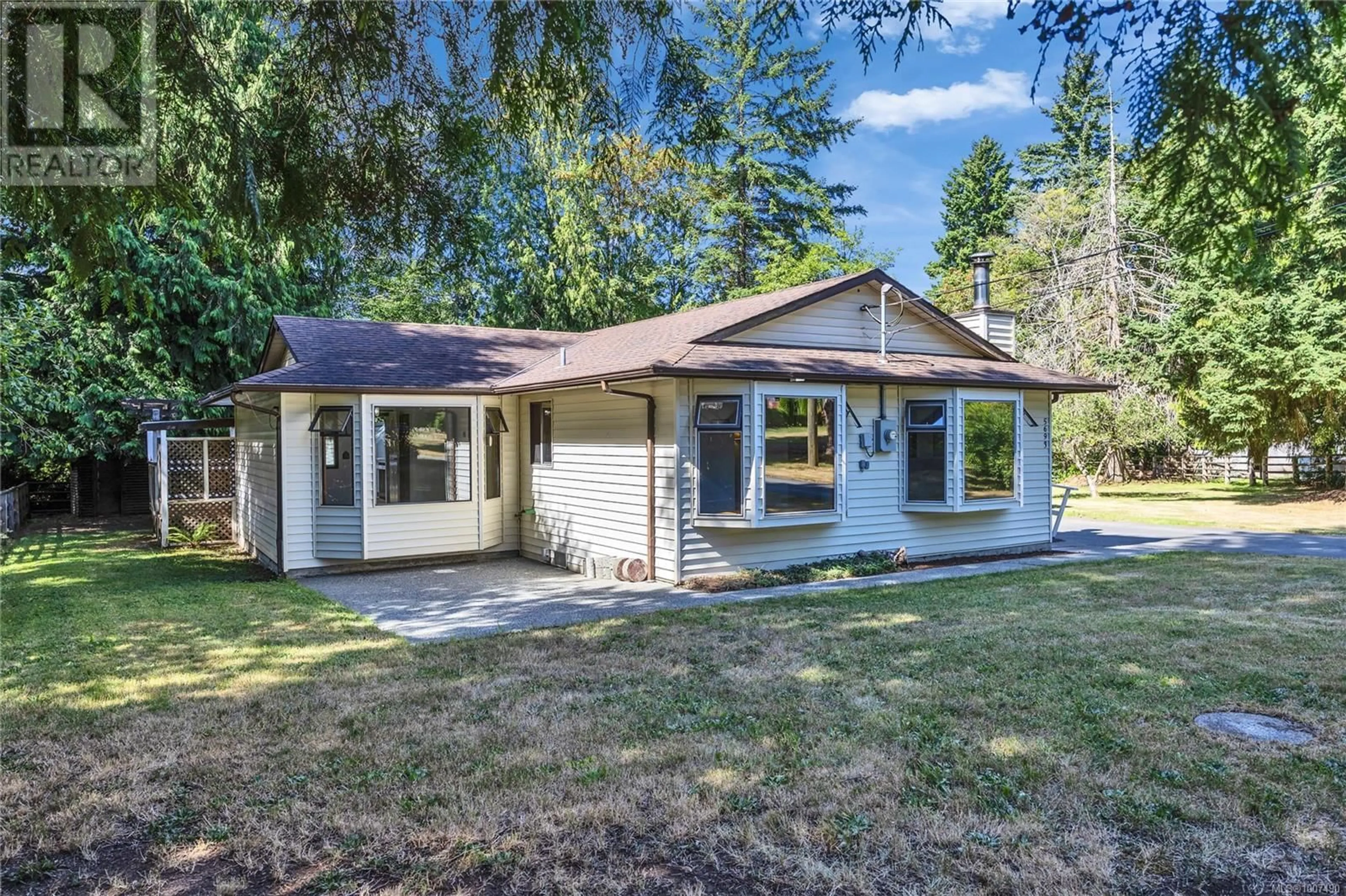 Home with vinyl exterior material, street for 5693 AMSTERDAM CRESCENT, Nanaimo British Columbia V9T2M8