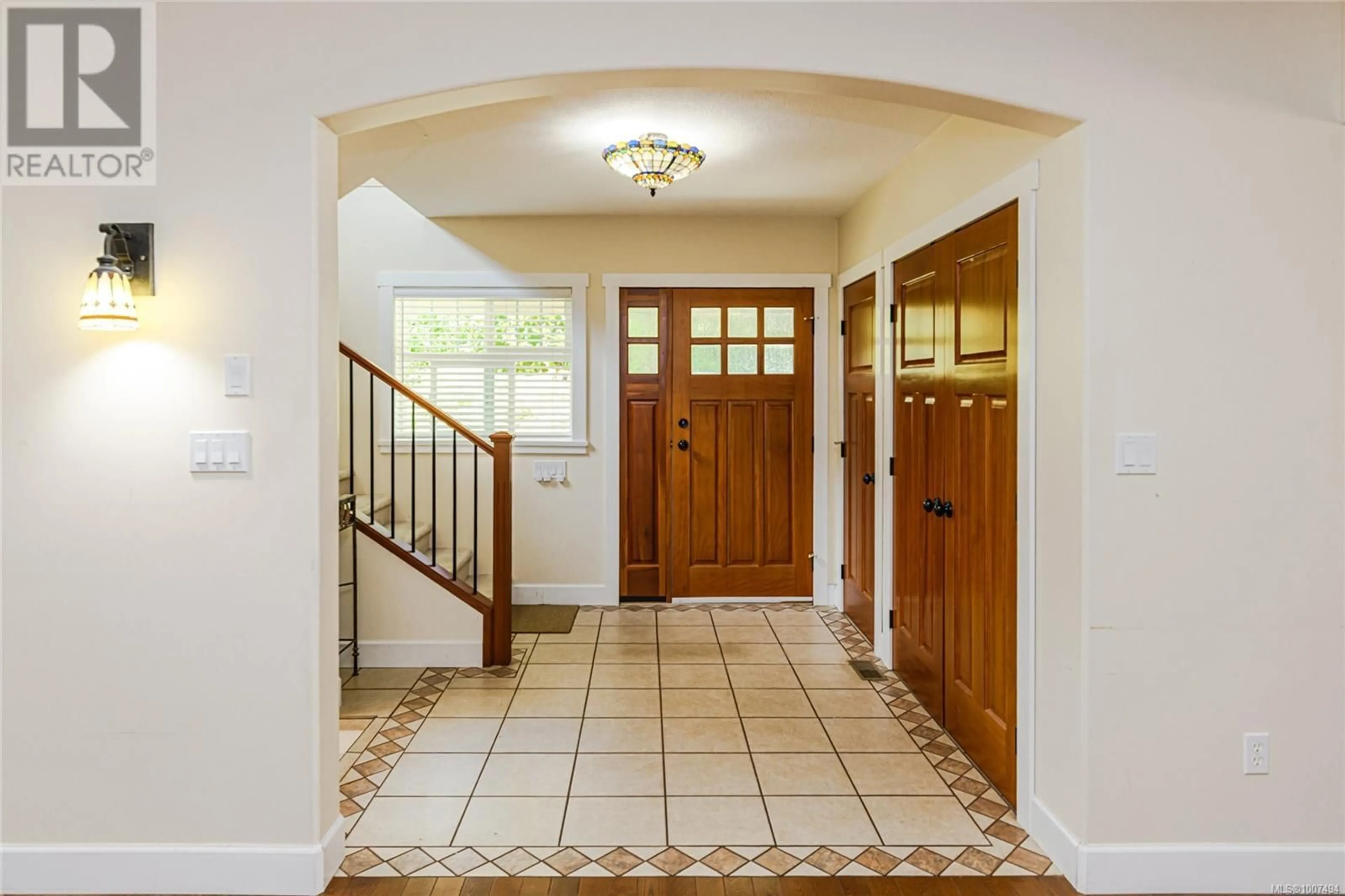 Indoor entryway for 1050 HOLMES STREET, Duncan British Columbia V9L2C8
