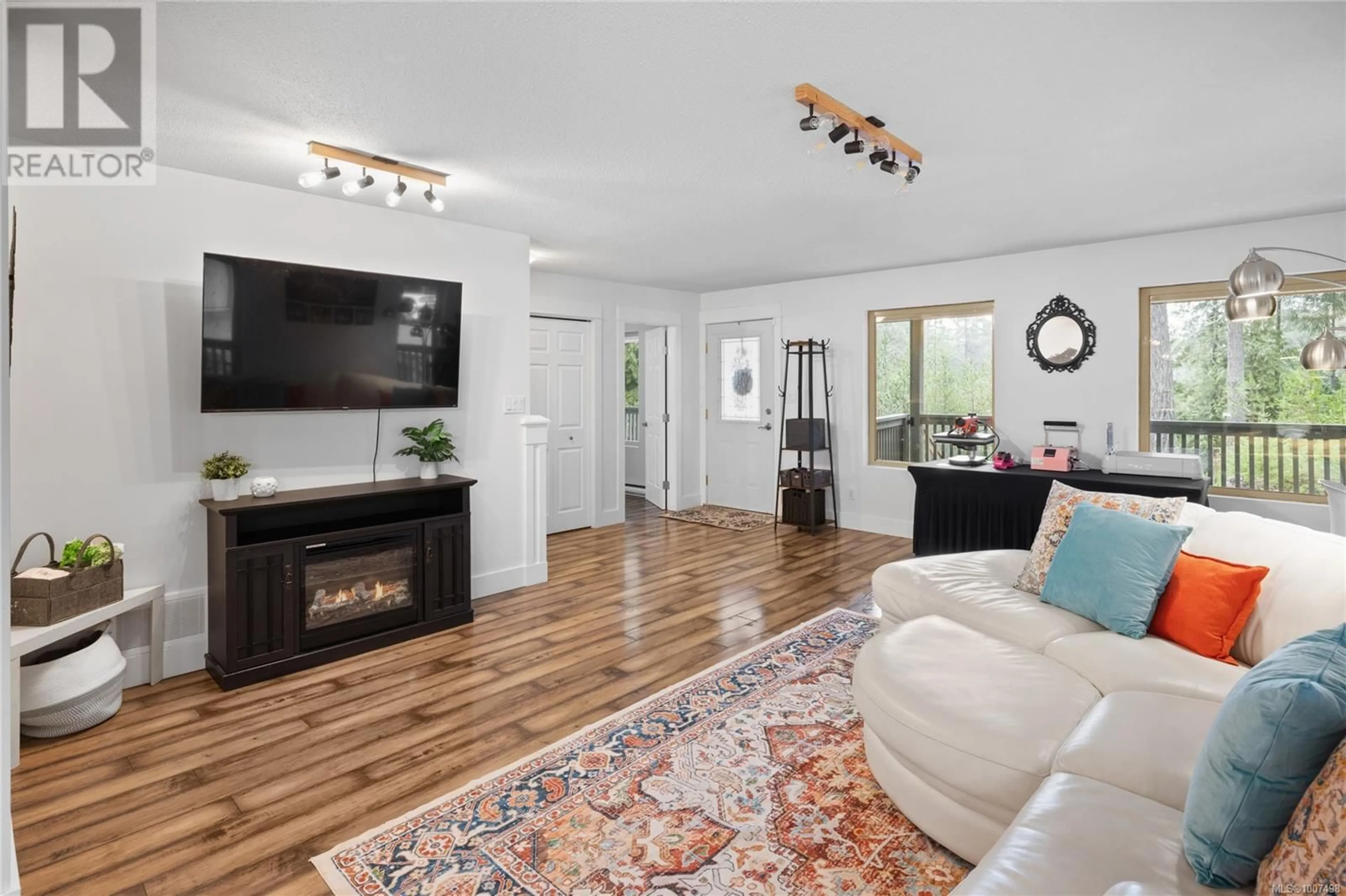 Living room with furniture, wood/laminate floor for 907 HEMSWORTH ROAD, Qualicum Beach British Columbia V9K1R3