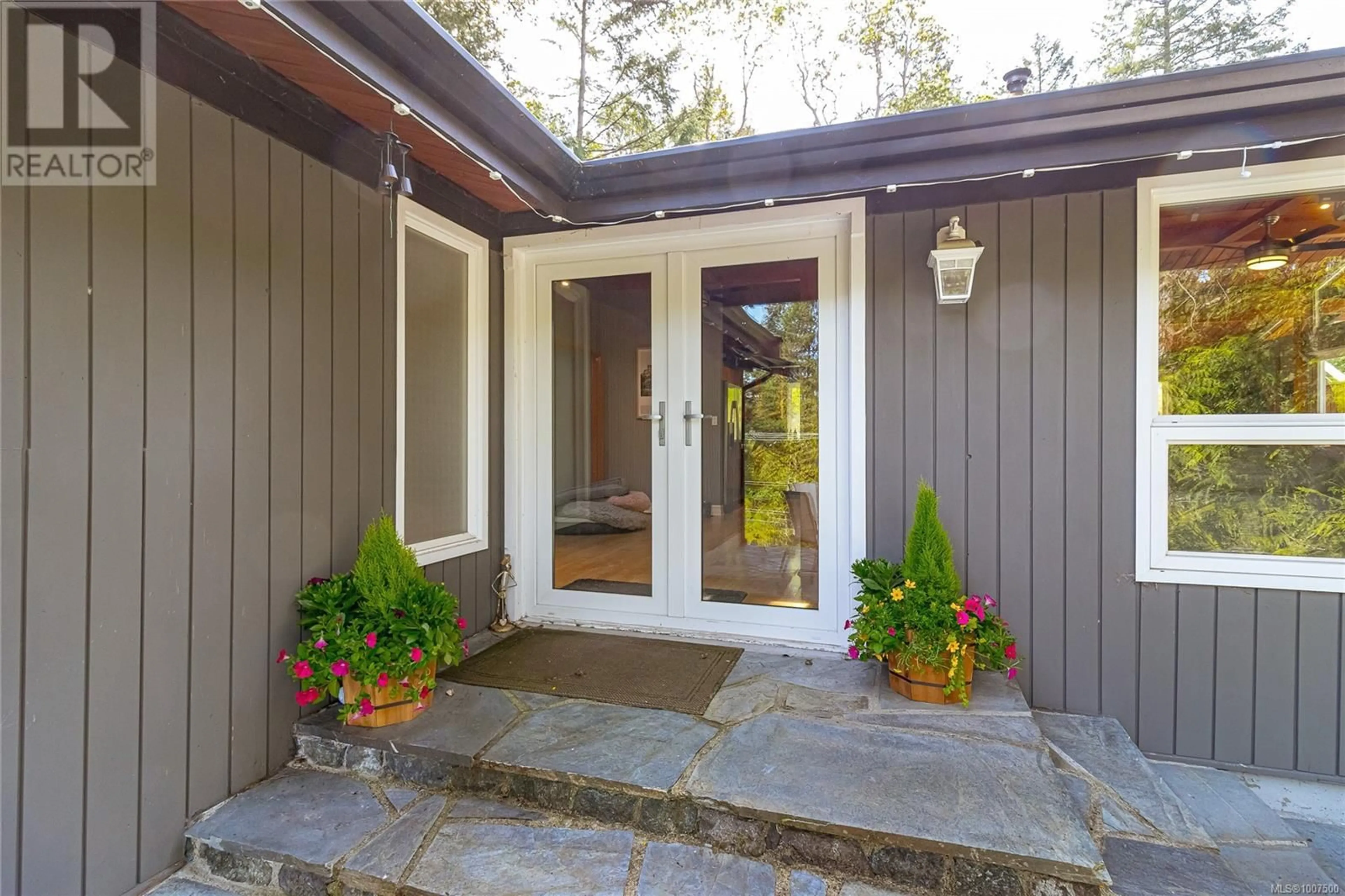 Indoor entryway for 665 LATORIA ROAD, Colwood British Columbia V9C3A3