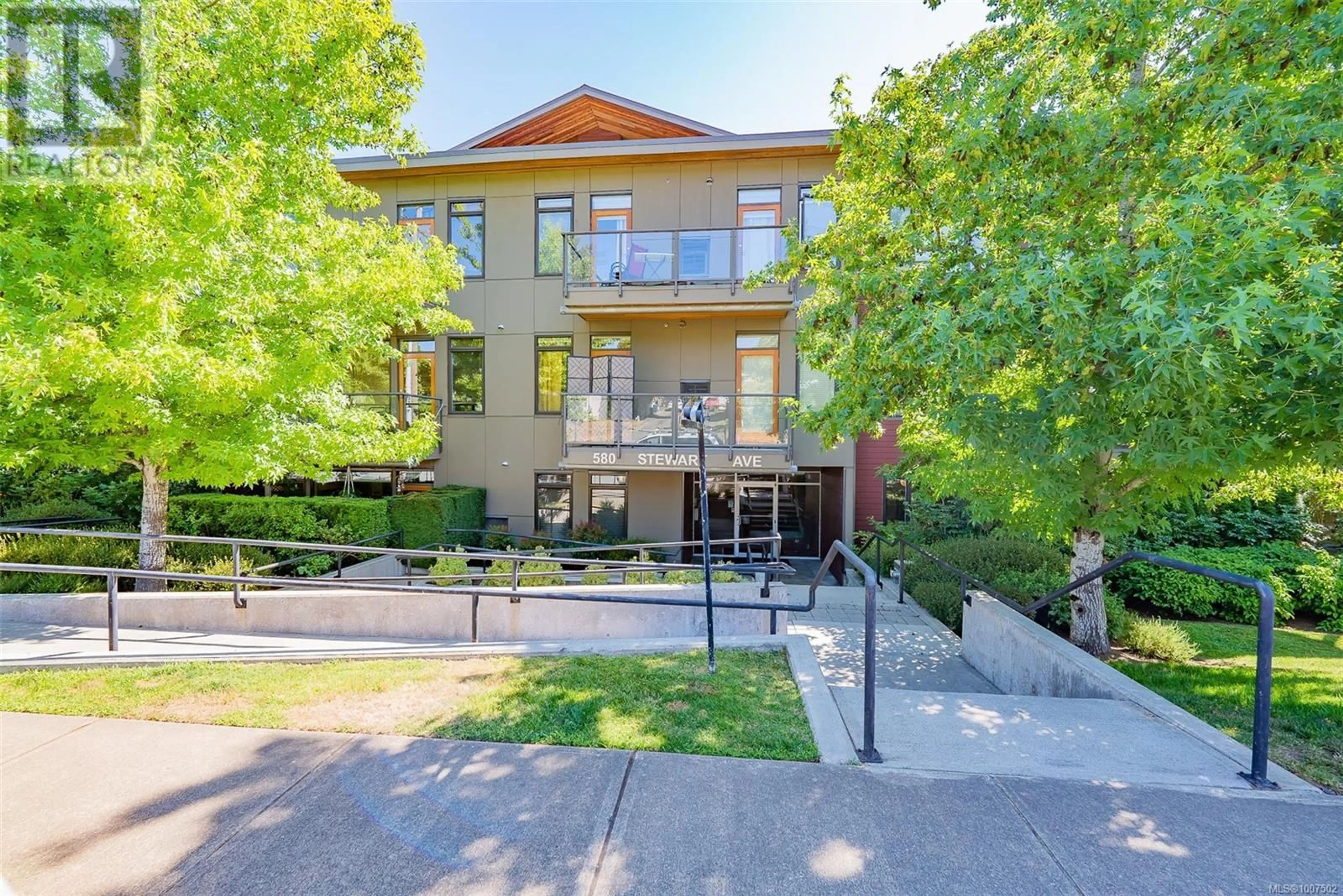 Patio, unknown for 106 - 580 STEWART AVENUE, Nanaimo British Columbia V9S0A1