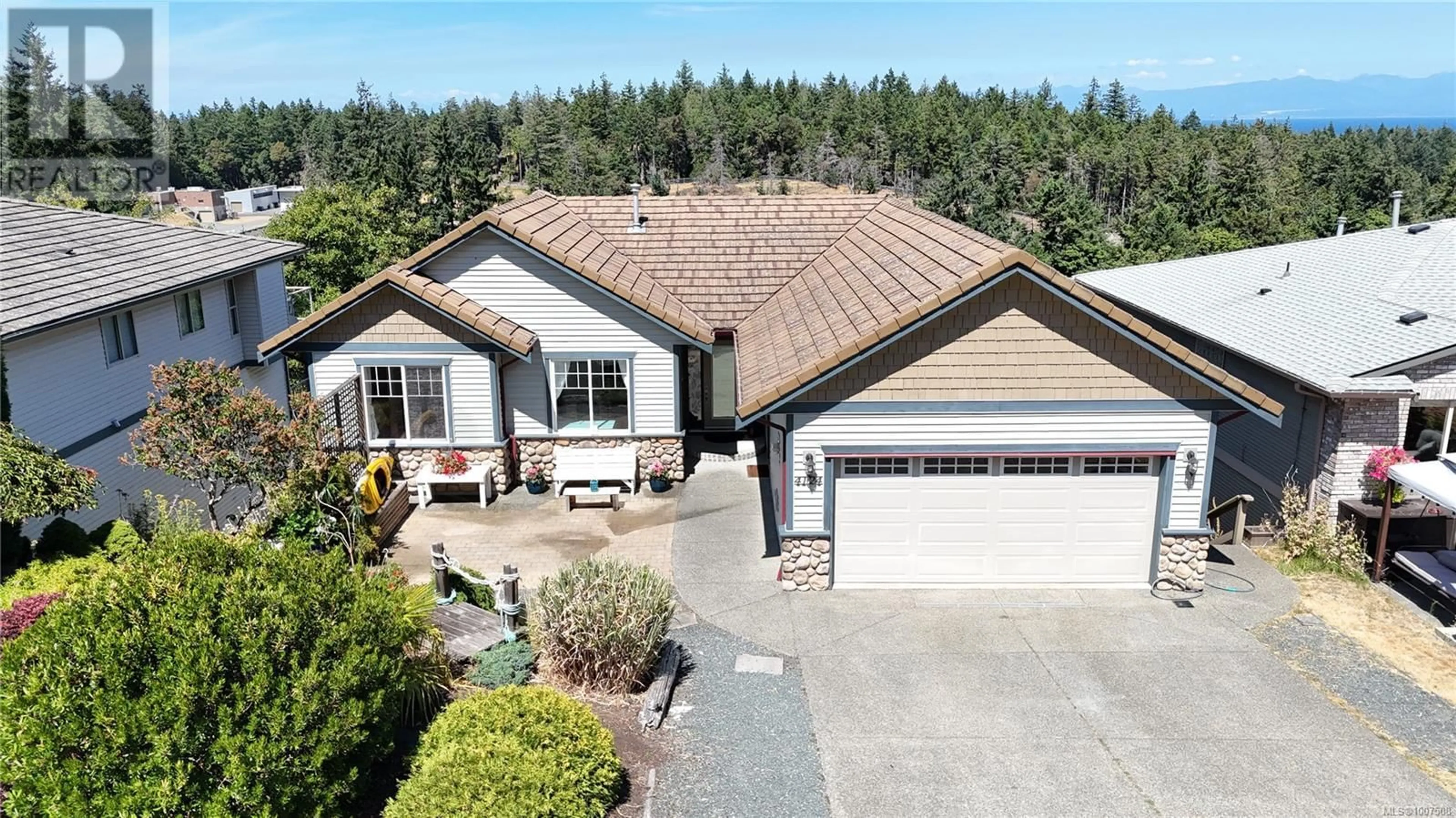 A pic from outside/outdoor area/front of a property/back of a property/a pic from drone, street for 4124 GULFVIEW DRIVE, Nanaimo British Columbia V9T6G3