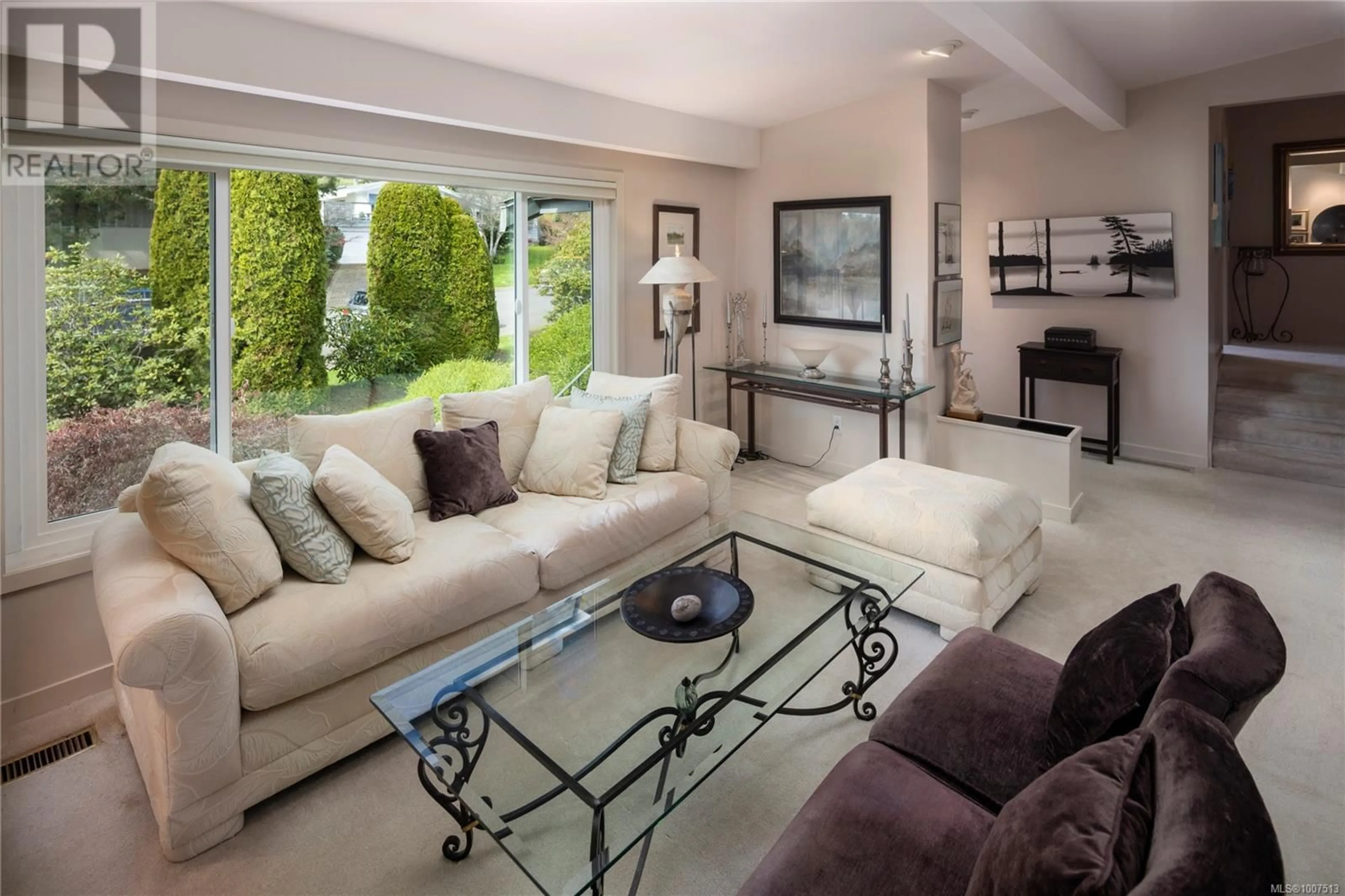 Living room with furniture, unknown for 3505 CARDIFF PLACE, Oak Bay British Columbia V8P4Z2