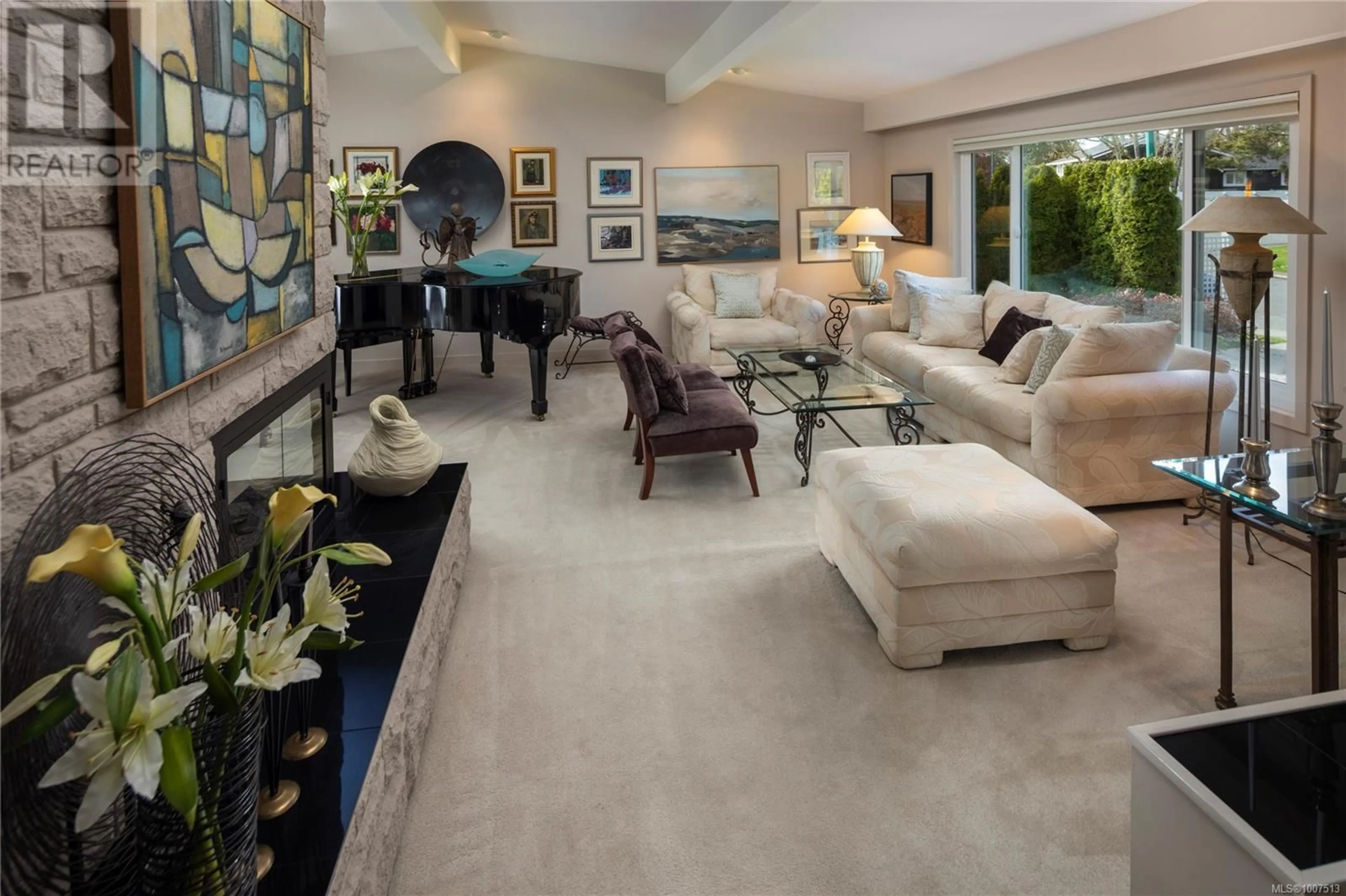 Living room with furniture, ceramic/tile floor for 3505 CARDIFF PLACE, Oak Bay British Columbia V8P4Z2