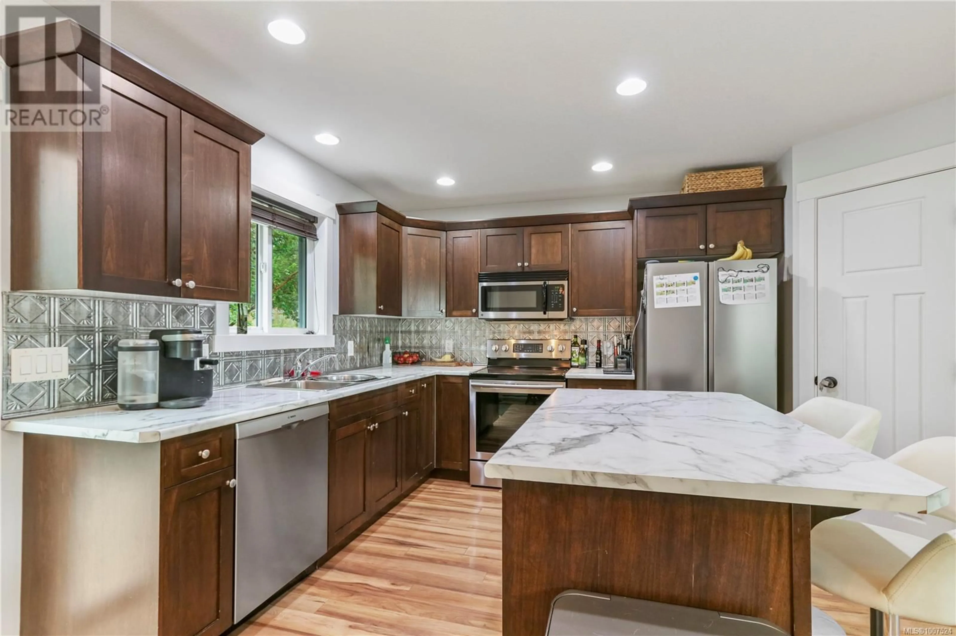 Open concept kitchen, ceramic/tile floor for 1069 SOUTHWOOD DRIVE, Nanaimo British Columbia V9R0B2