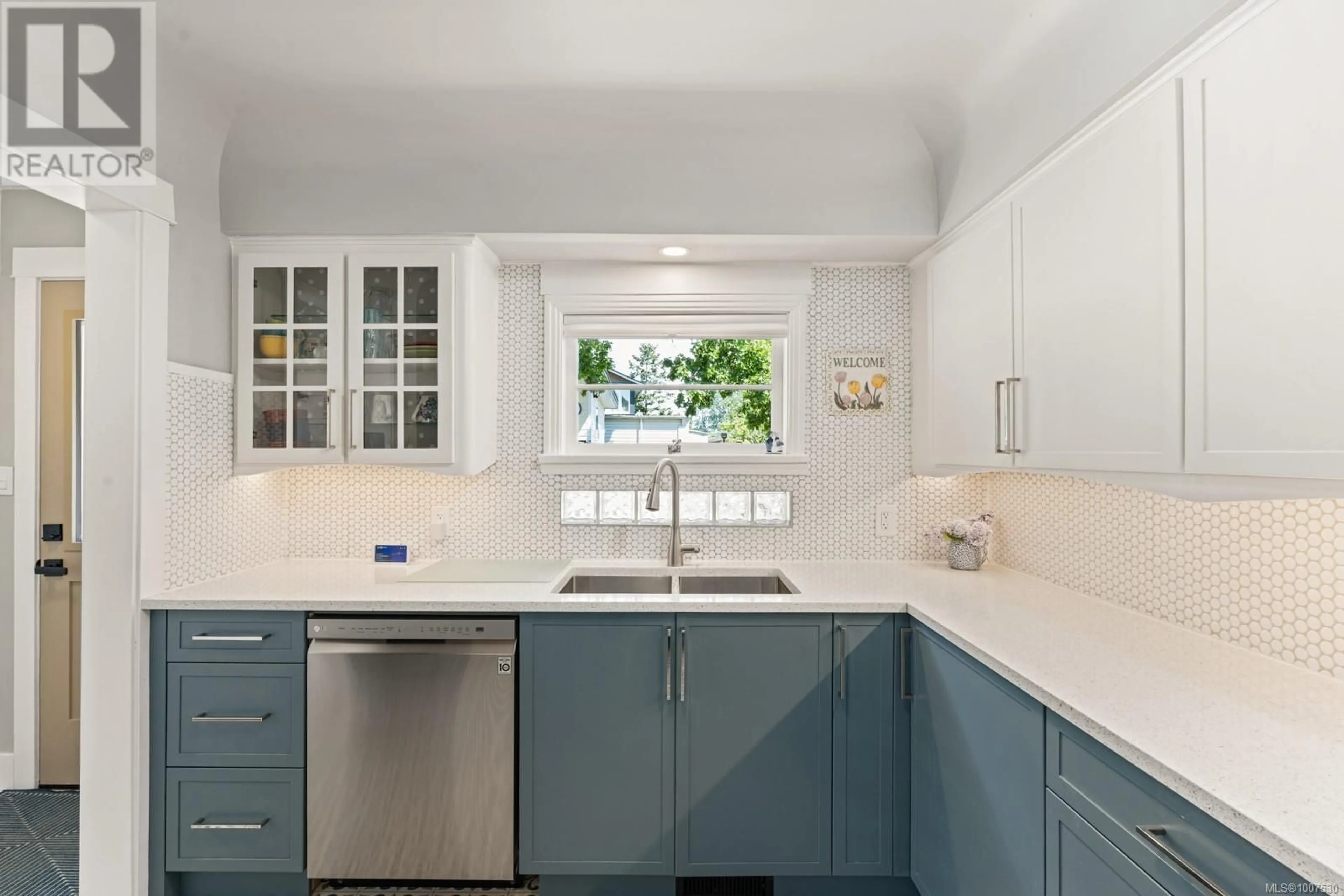 Unknown for 727 CRAIGFLOWER ROAD, Victoria British Columbia V9A2W6