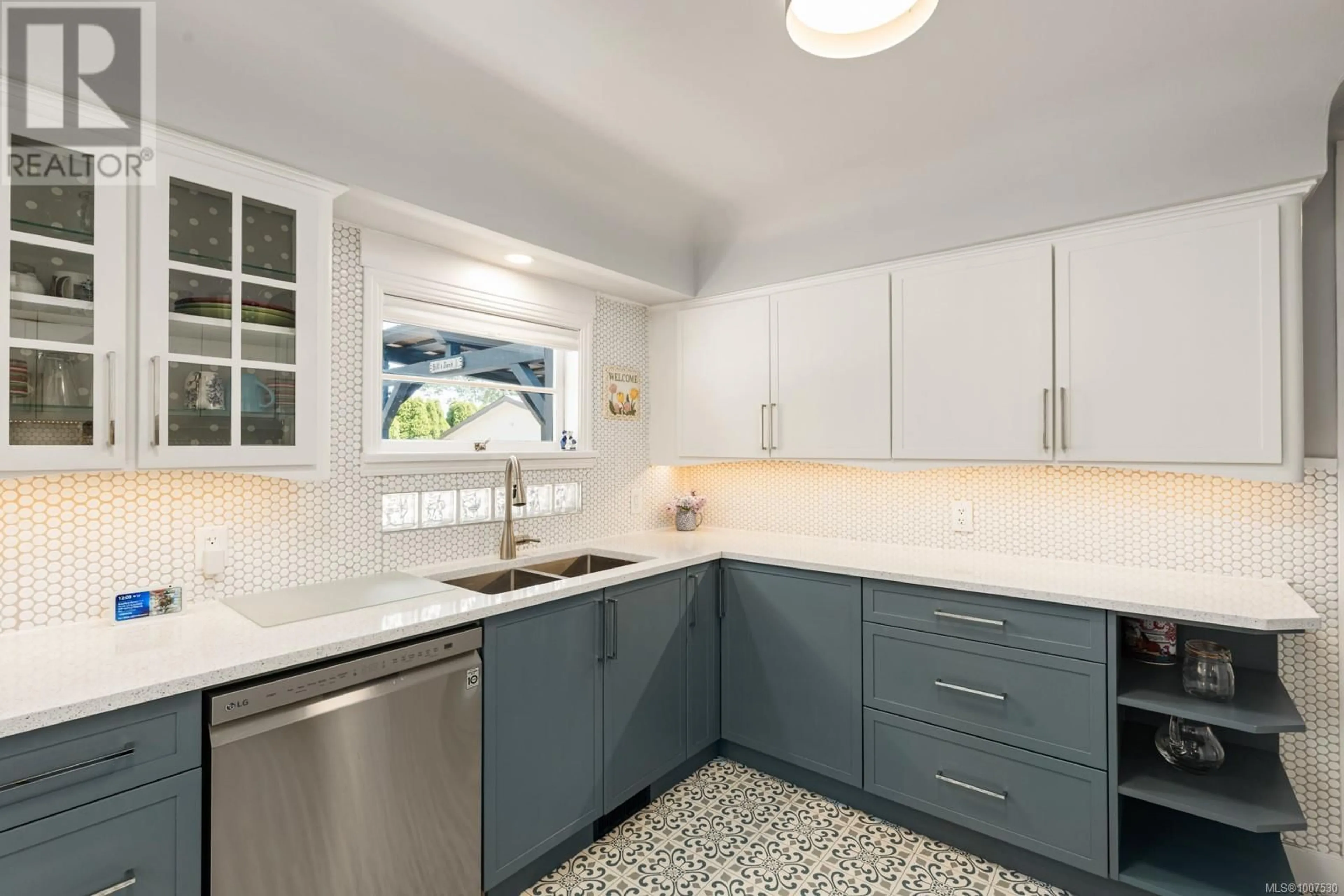 Unknown for 727 CRAIGFLOWER ROAD, Victoria British Columbia V9A2W6