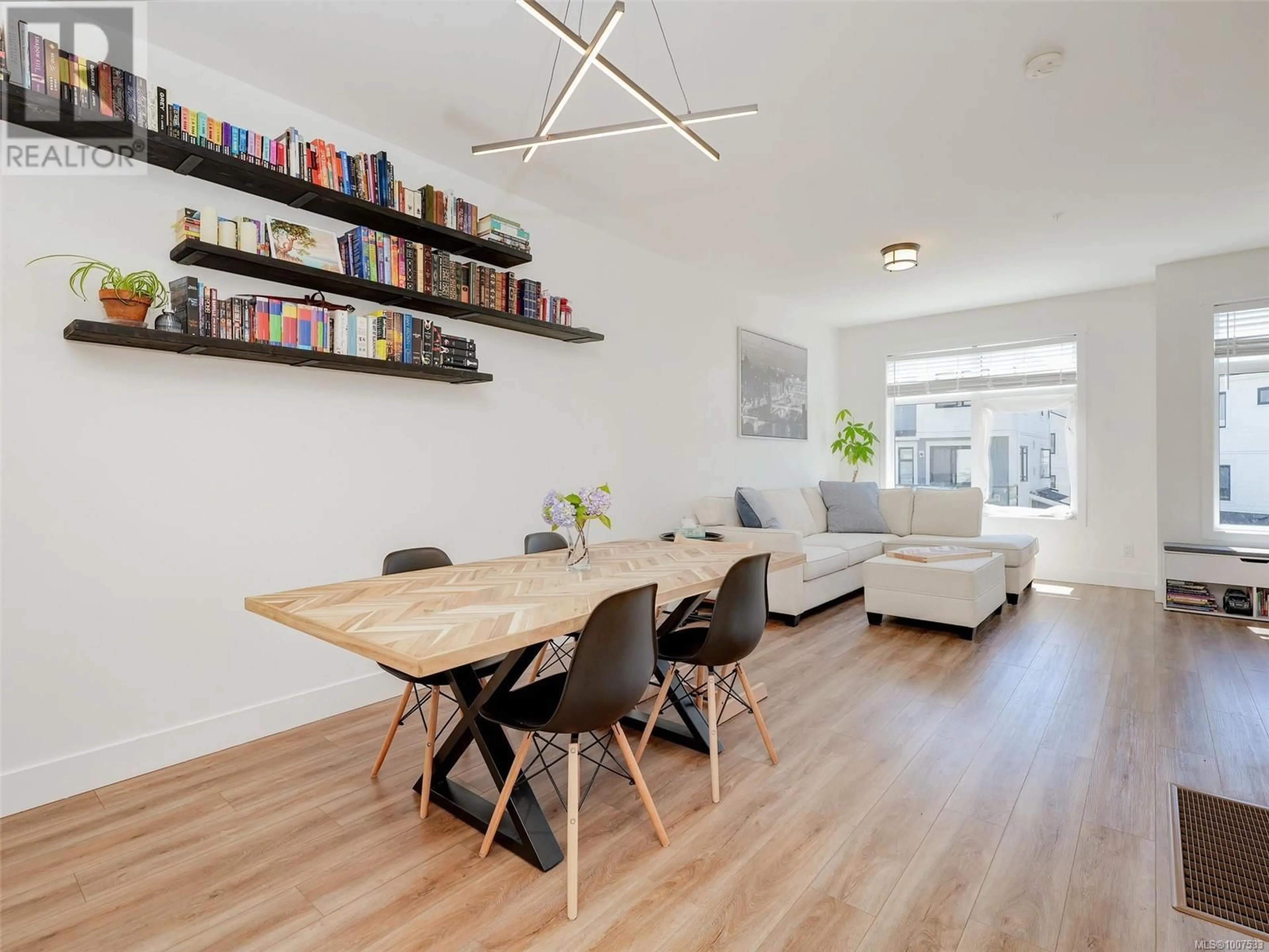 Living room with furniture, wood/laminate floor for 21 - 255 CASPIAN DRIVE, Colwood British Columbia V9C0R9