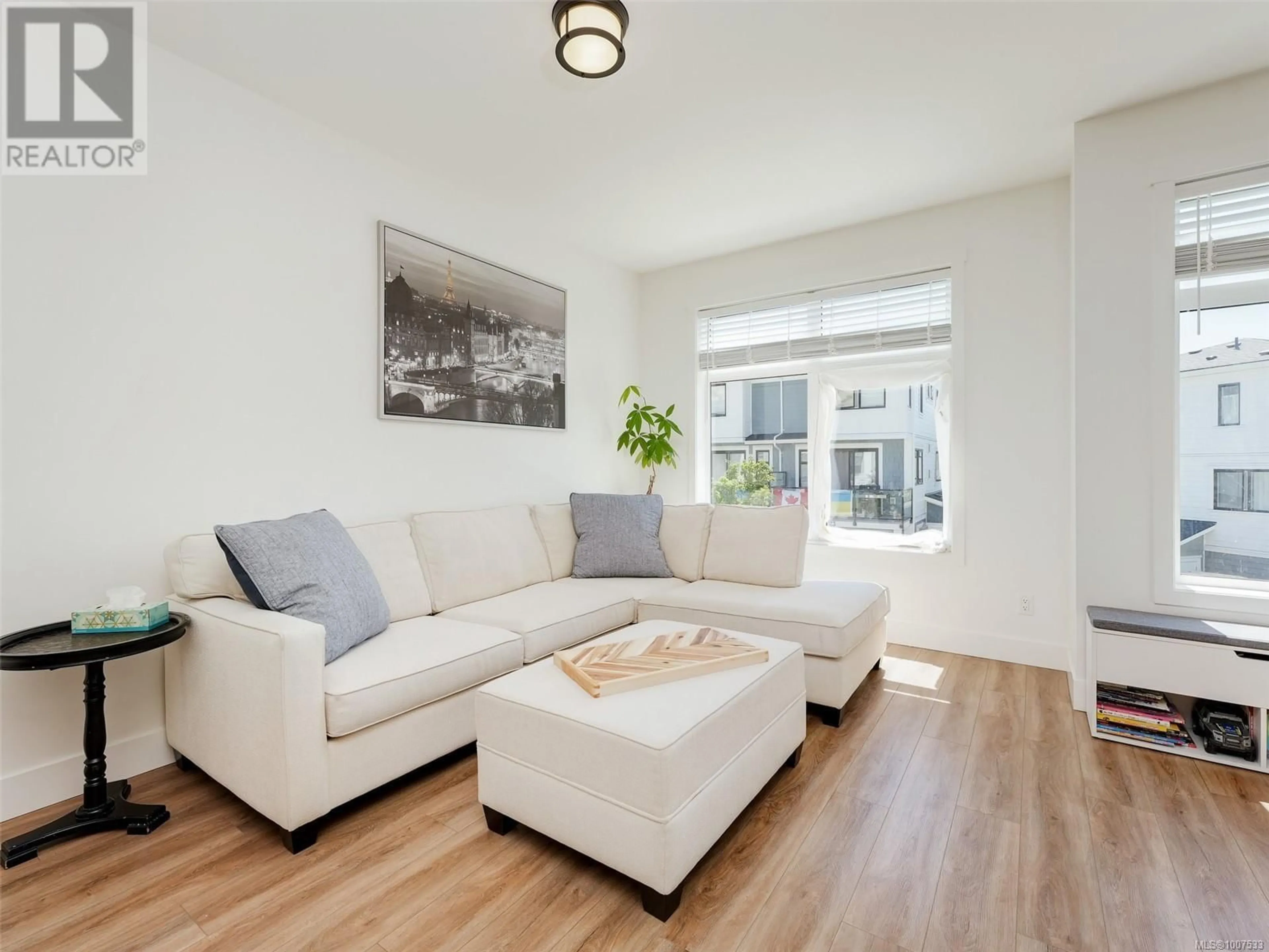 Living room with furniture, wood/laminate floor for 21 - 255 CASPIAN DRIVE, Colwood British Columbia V9C0R9