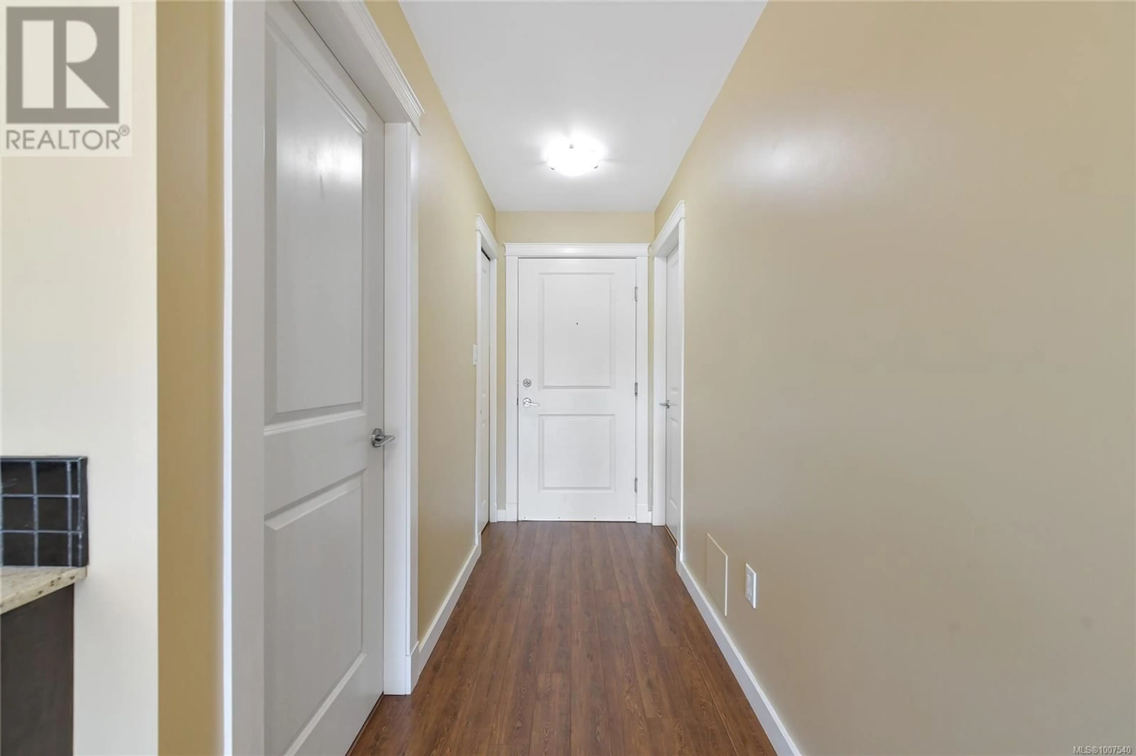 Indoor entryway for 311 - 1405 ESQUIMALT ROAD, Esquimalt British Columbia V9A3L9