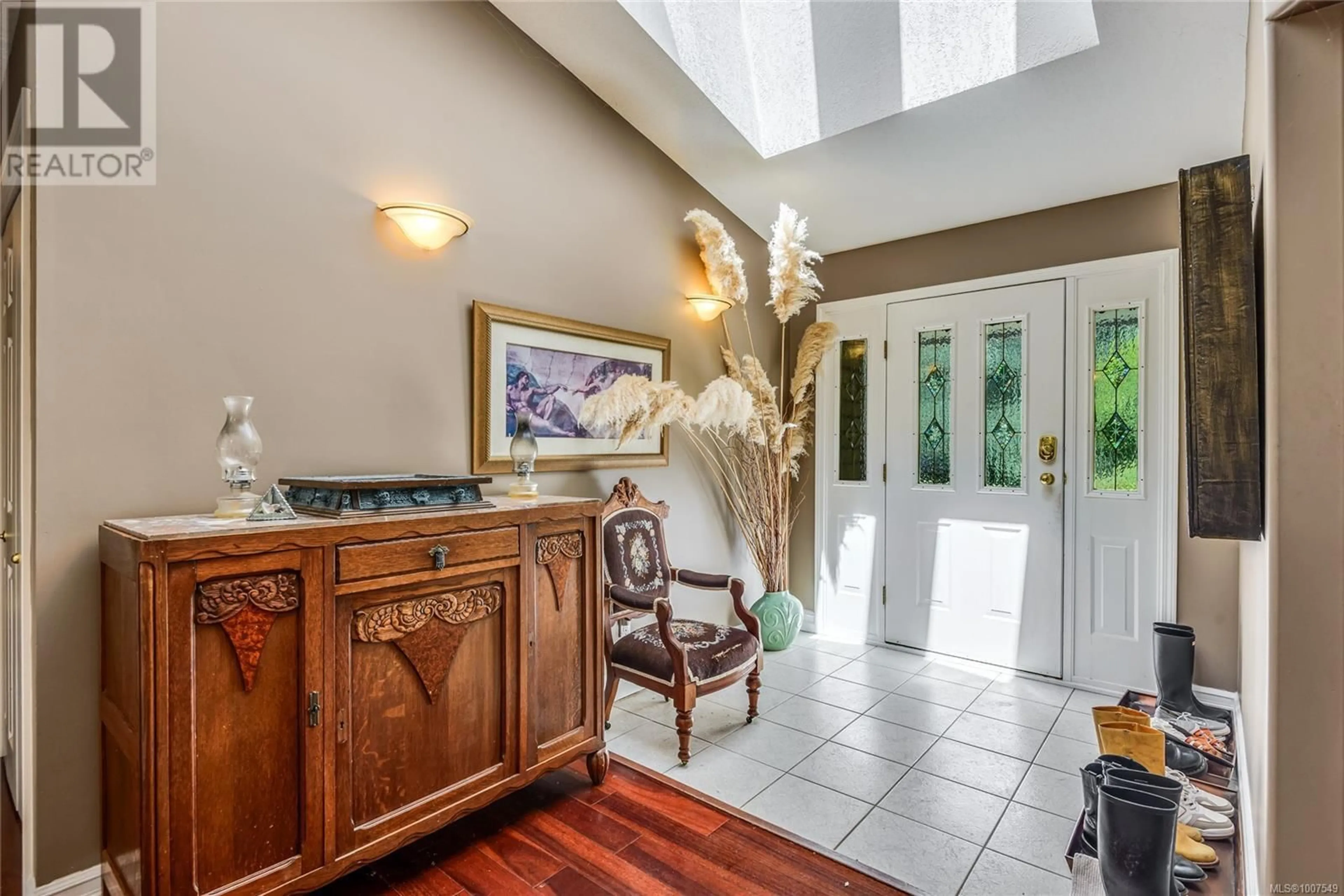 Indoor foyer for 1185 MERECROFT ROAD, Campbell River British Columbia V9W6B2