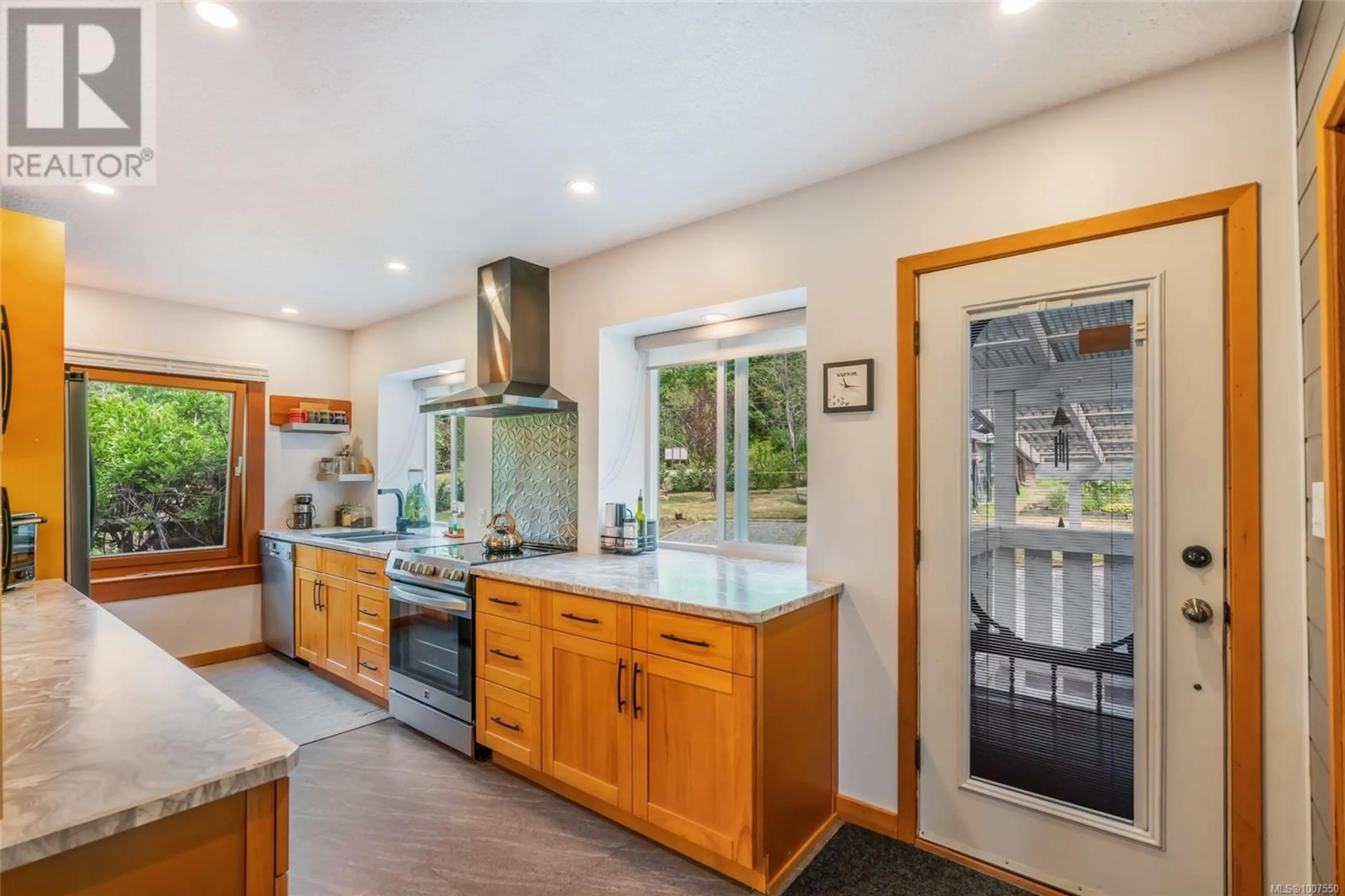 Open concept kitchen, ceramic/tile floor for 4287 SHELL BEACH ROAD, Ladysmith British Columbia V9G1M8