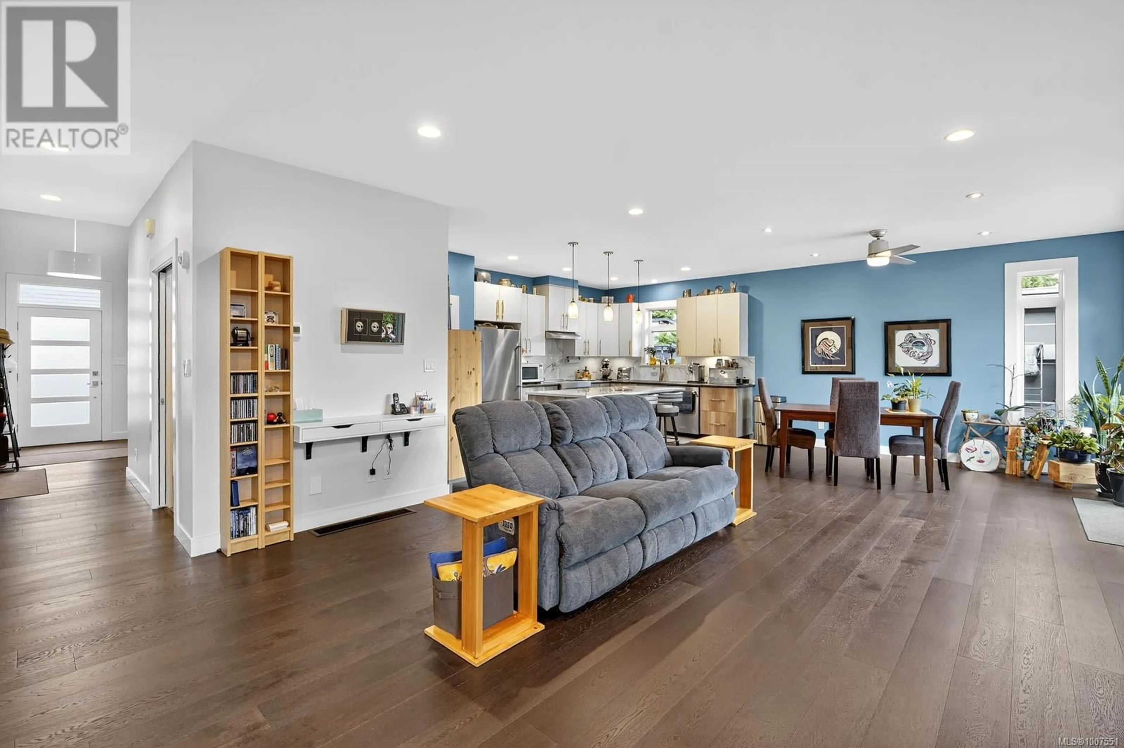 Living room with furniture, wood/laminate floor for 131 - 4065 MCBRIDE STREET, Port Alberni British Columbia V9Y0C1