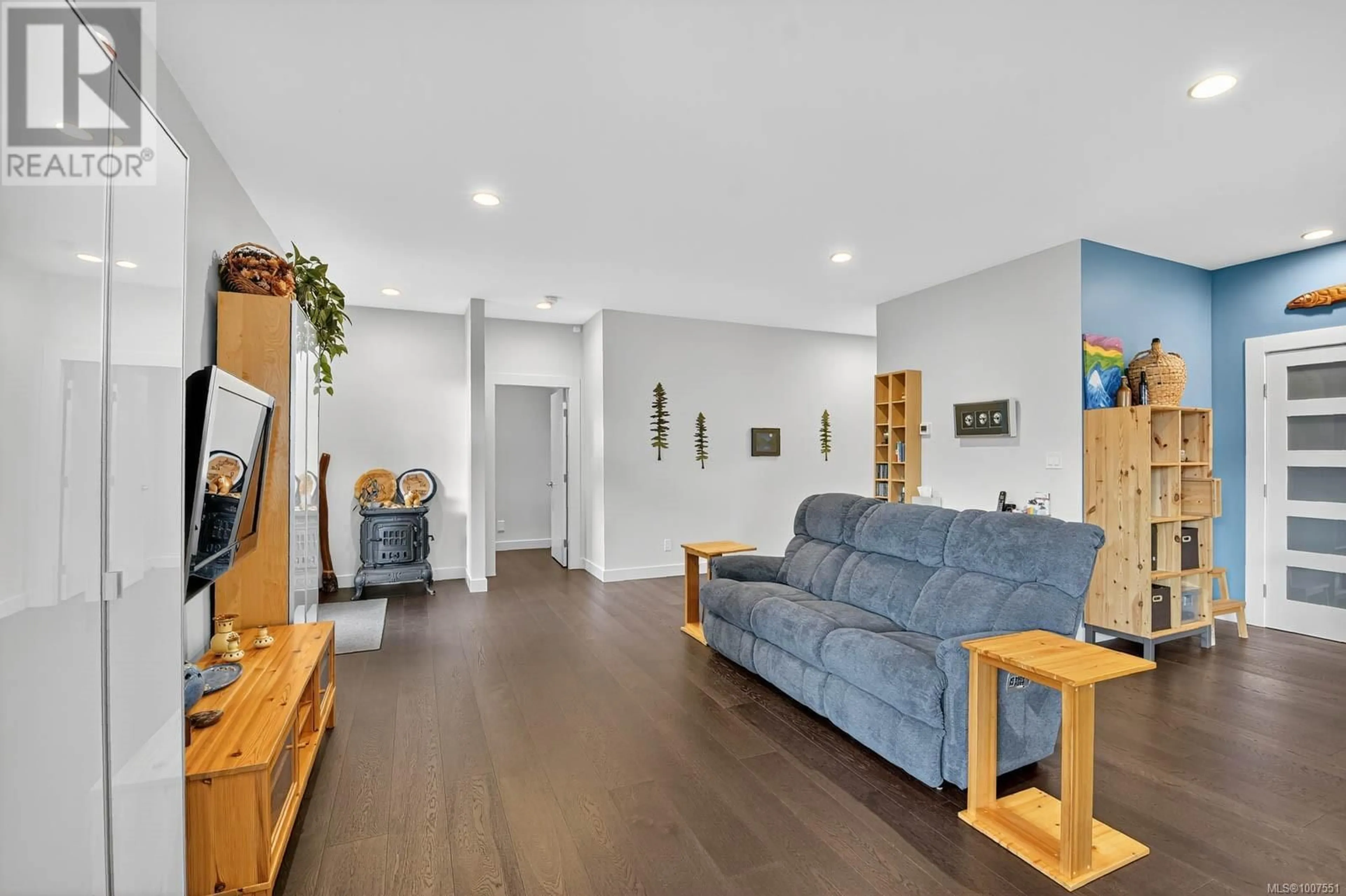 Living room with furniture, wood/laminate floor for 131 - 4065 MCBRIDE STREET, Port Alberni British Columbia V9Y0C1
