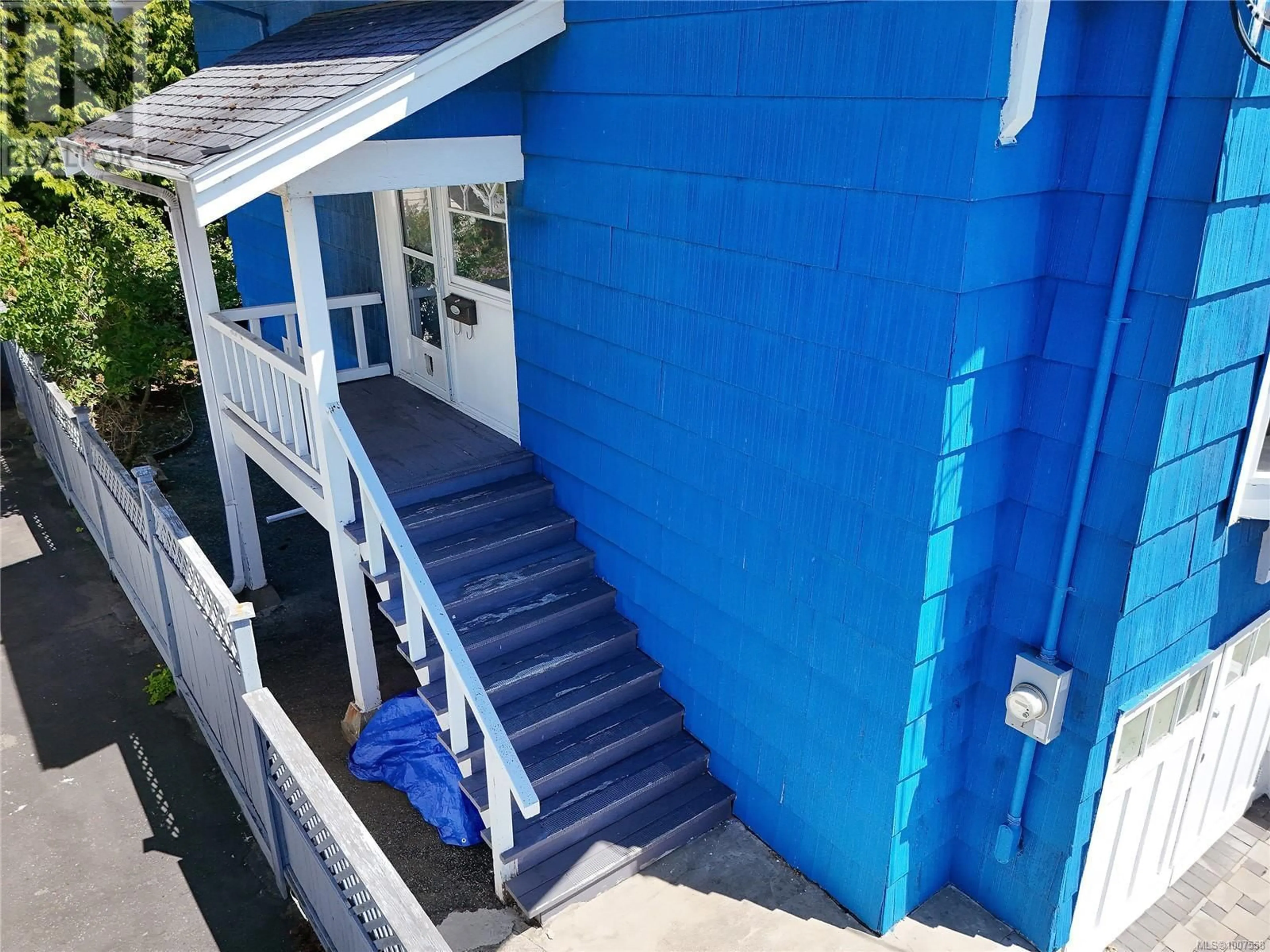 A pic from outside/outdoor area/front of a property/back of a property/a pic from drone, street for 1150 DALLAS ROAD, Victoria British Columbia V8V1C1