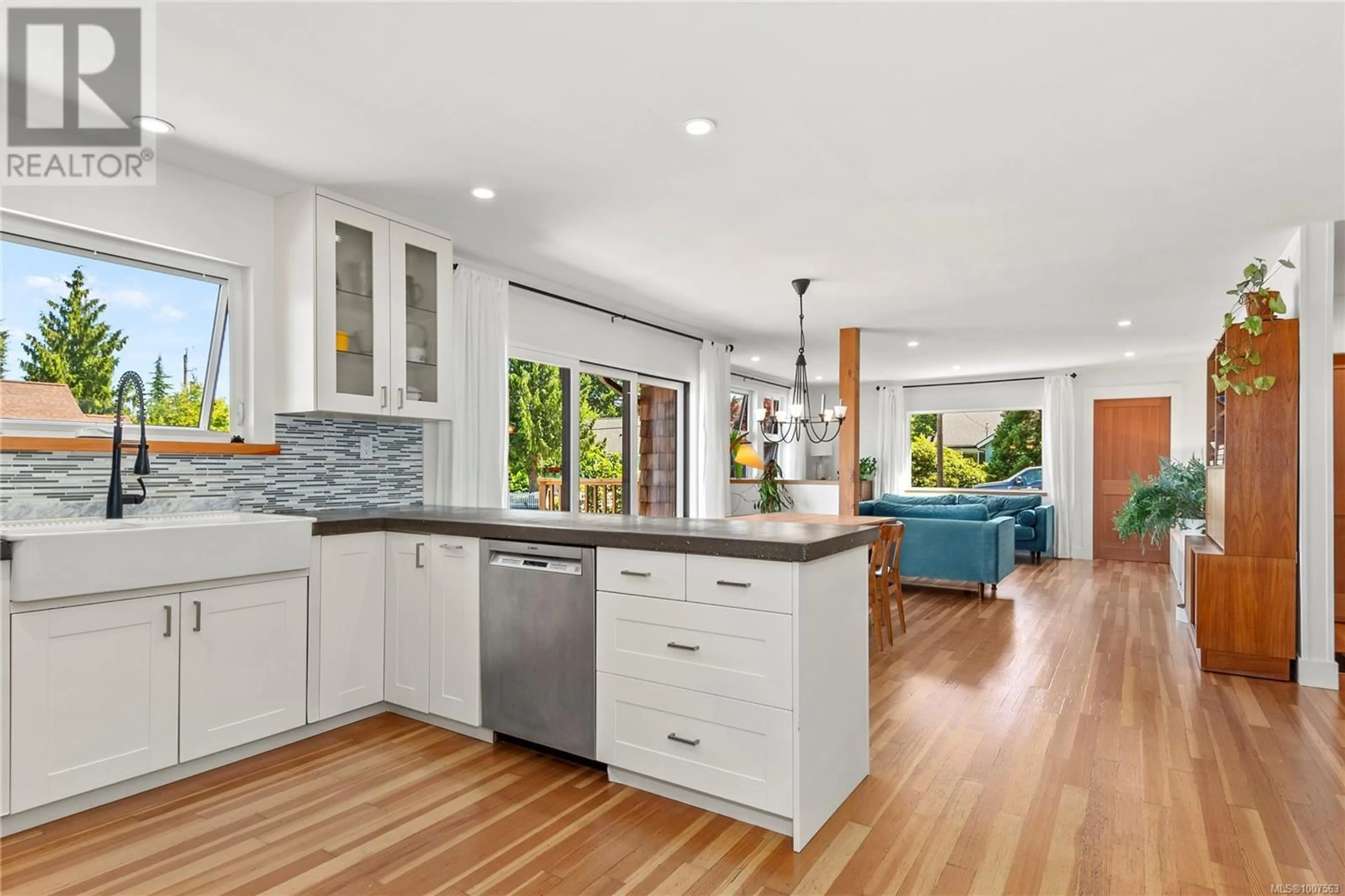 Open concept kitchen, ceramic/tile floor for 2756 ALLEN AVENUE, Cumberland British Columbia V0R1S0