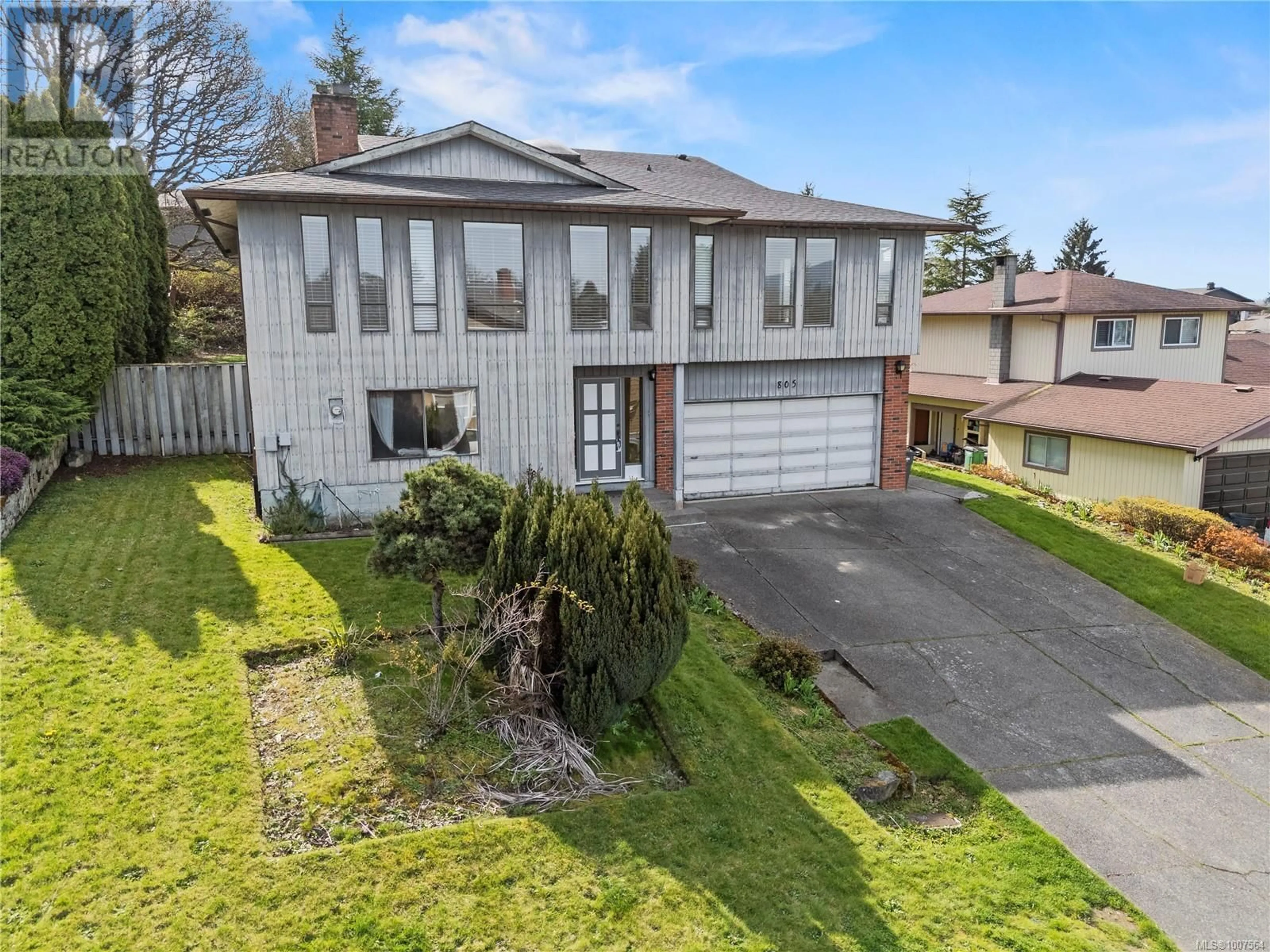 A pic from outside/outdoor area/front of a property/back of a property/a pic from drone, street for 805 KIMBERLY PLACE, Saanich British Columbia V8X4R2