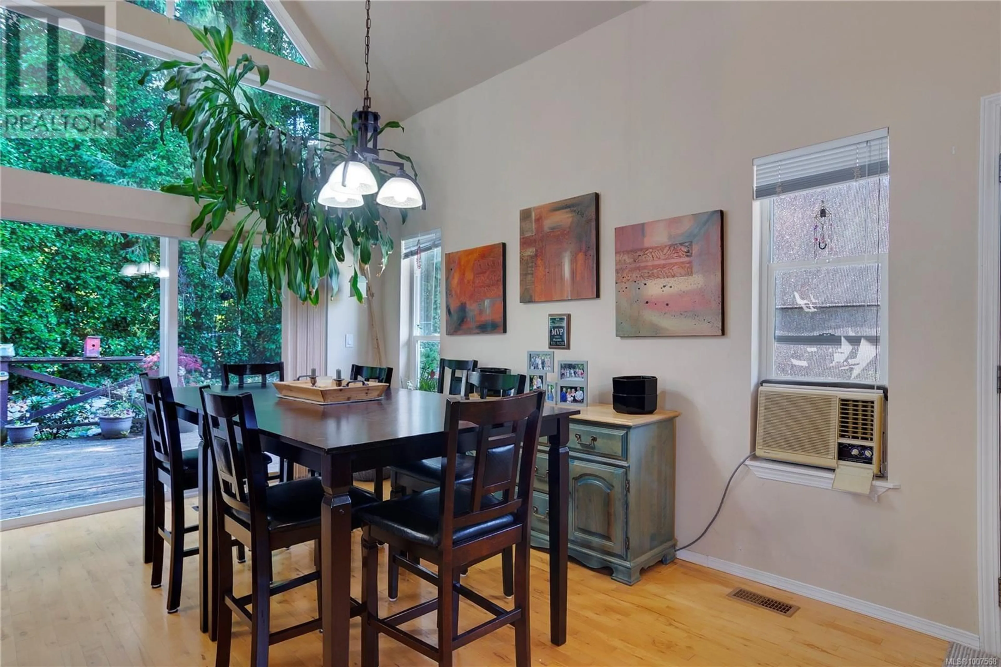 Dining room, wood/laminate floor for CHANDLER ROAD, Ladysmith British Columbia V9G1J5