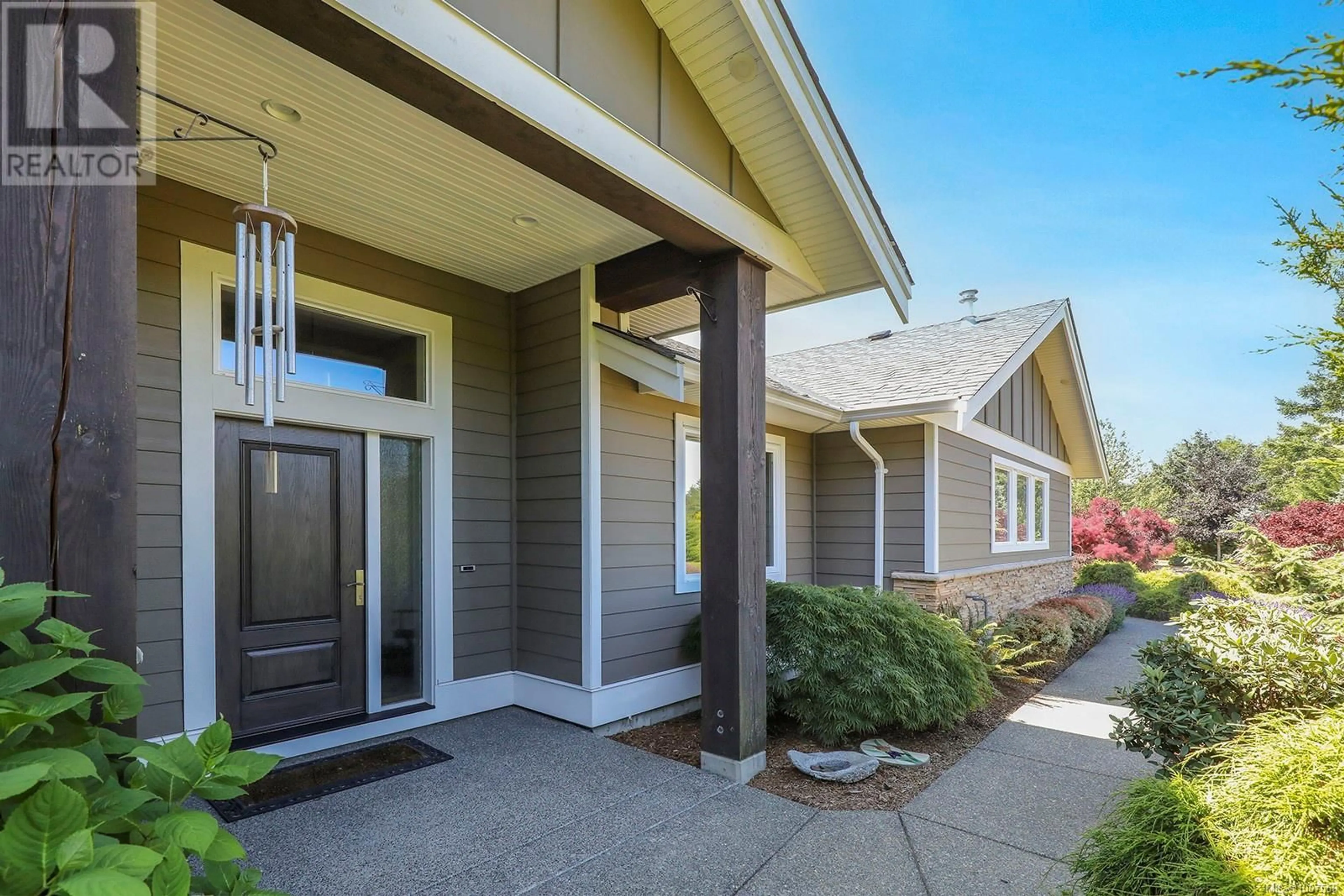 Home with vinyl exterior material, street for 1726 KINCORA GROVE, Comox British Columbia V9M4C5