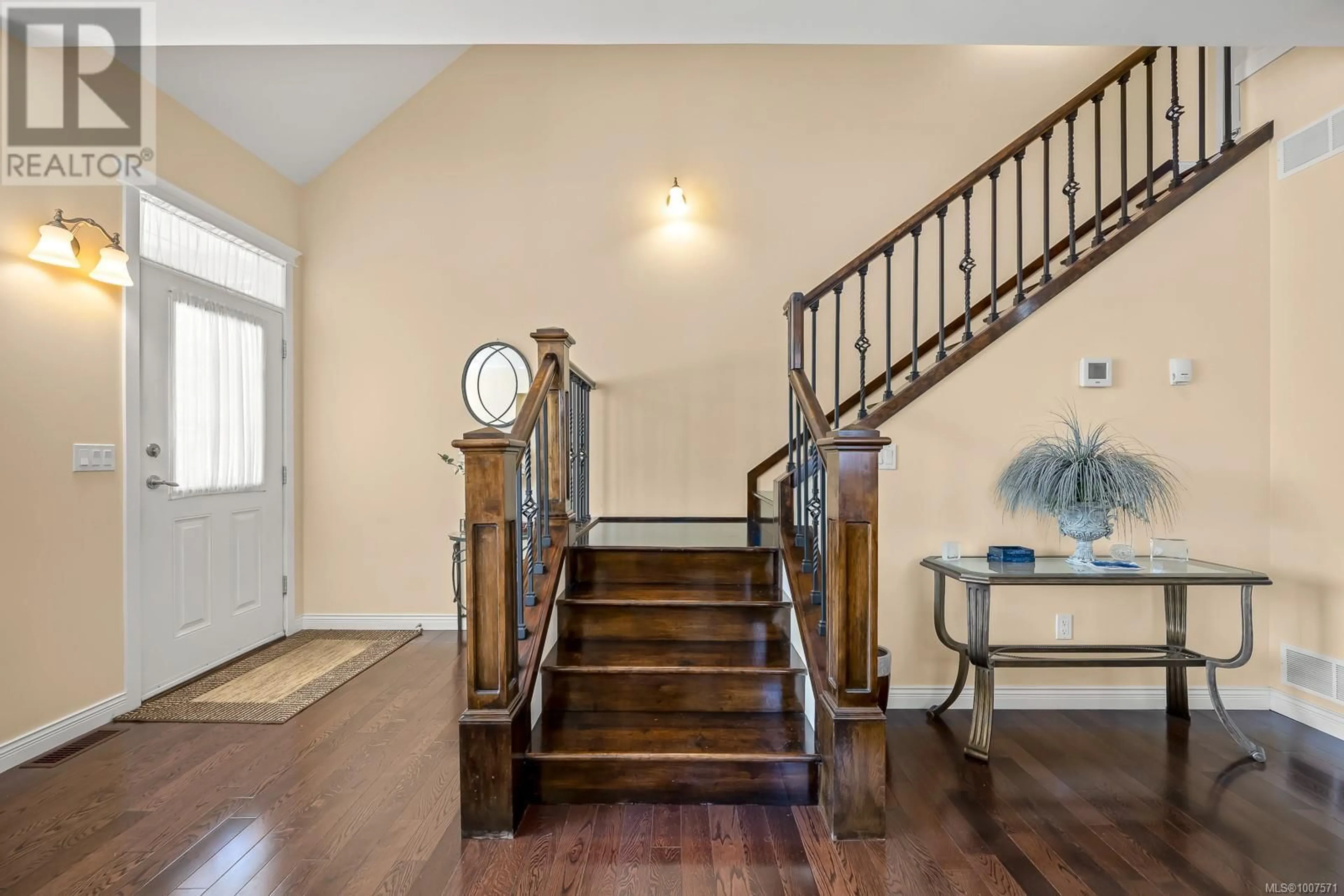 Indoor entryway for 126 VERMONT DRIVE, Campbell River British Columbia V9W0A4