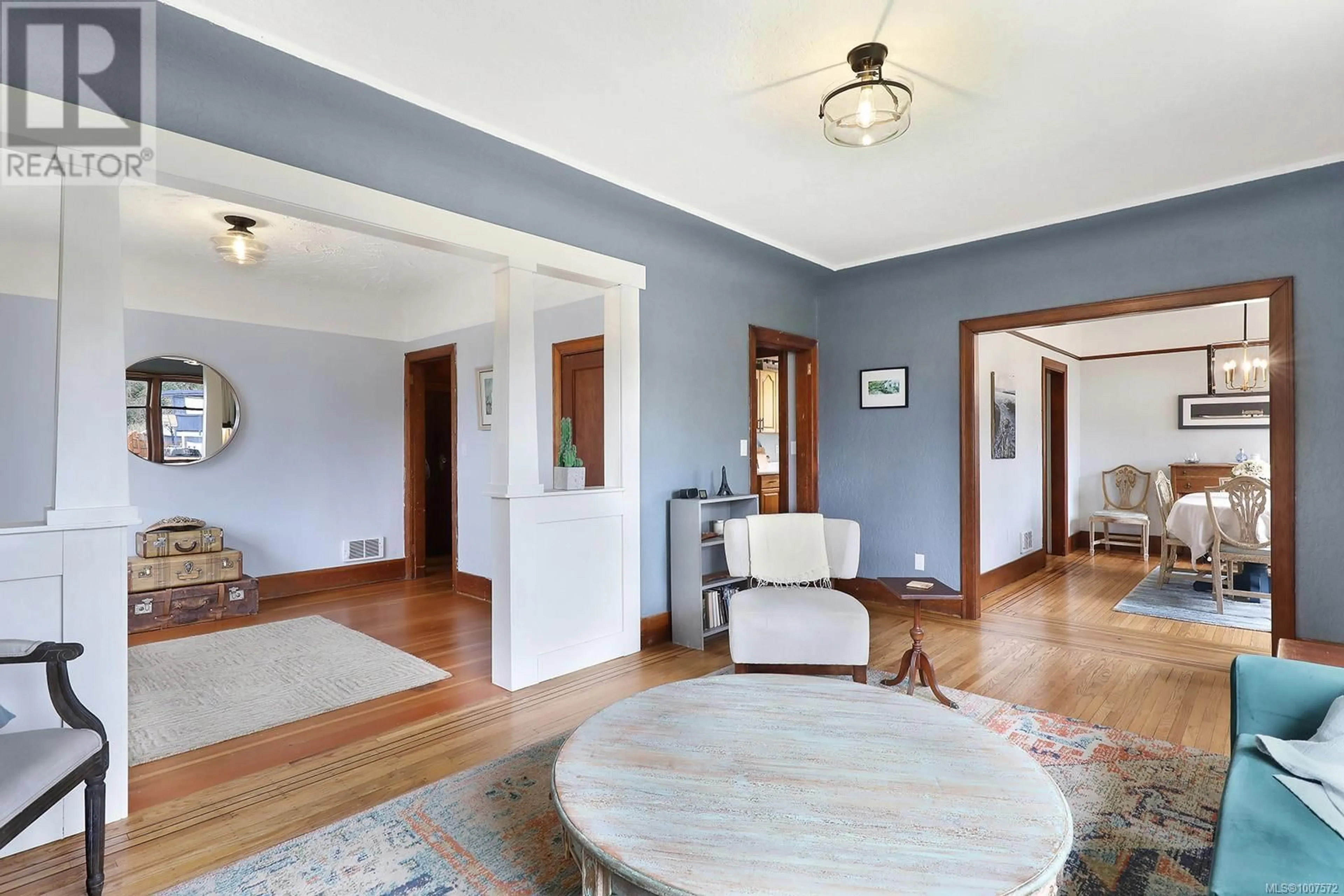 Indoor foyer for 1249 9TH STREET, Courtenay British Columbia V9N1P3
