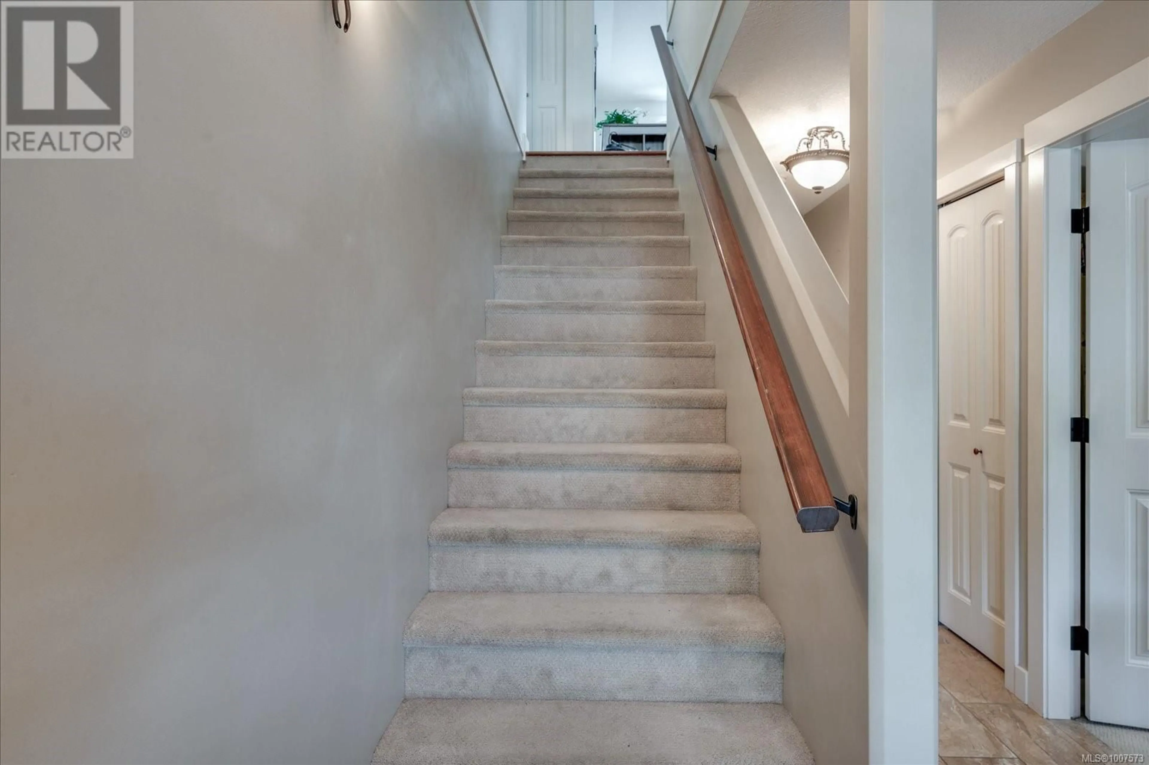 Stairs for 1731 TREVORS ROAD, Nanaimo British Columbia V9X0A8