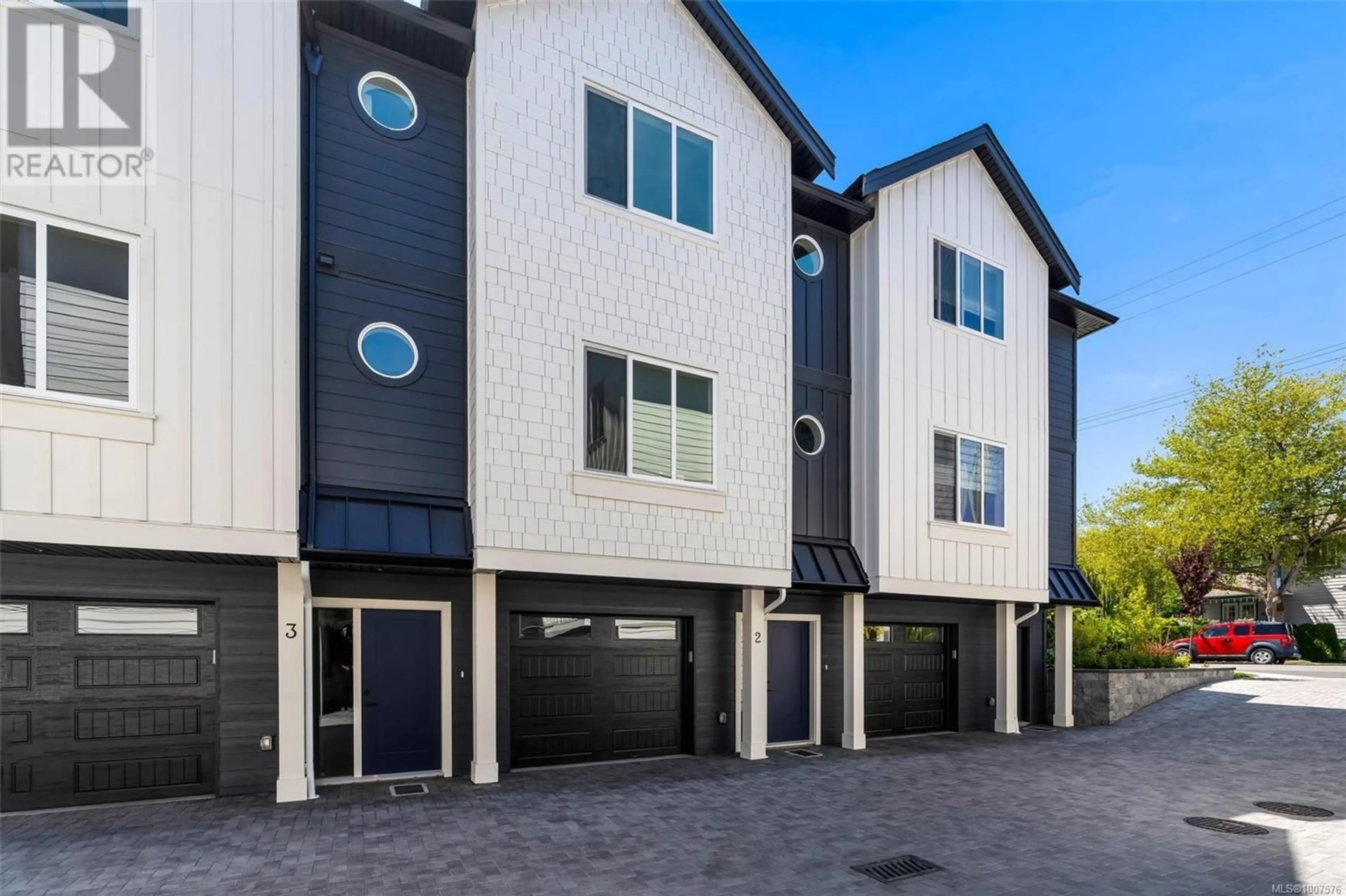 Home with vinyl exterior material, street for 2 - 10145 FIFTH STREET, Sidney British Columbia V8L2X8