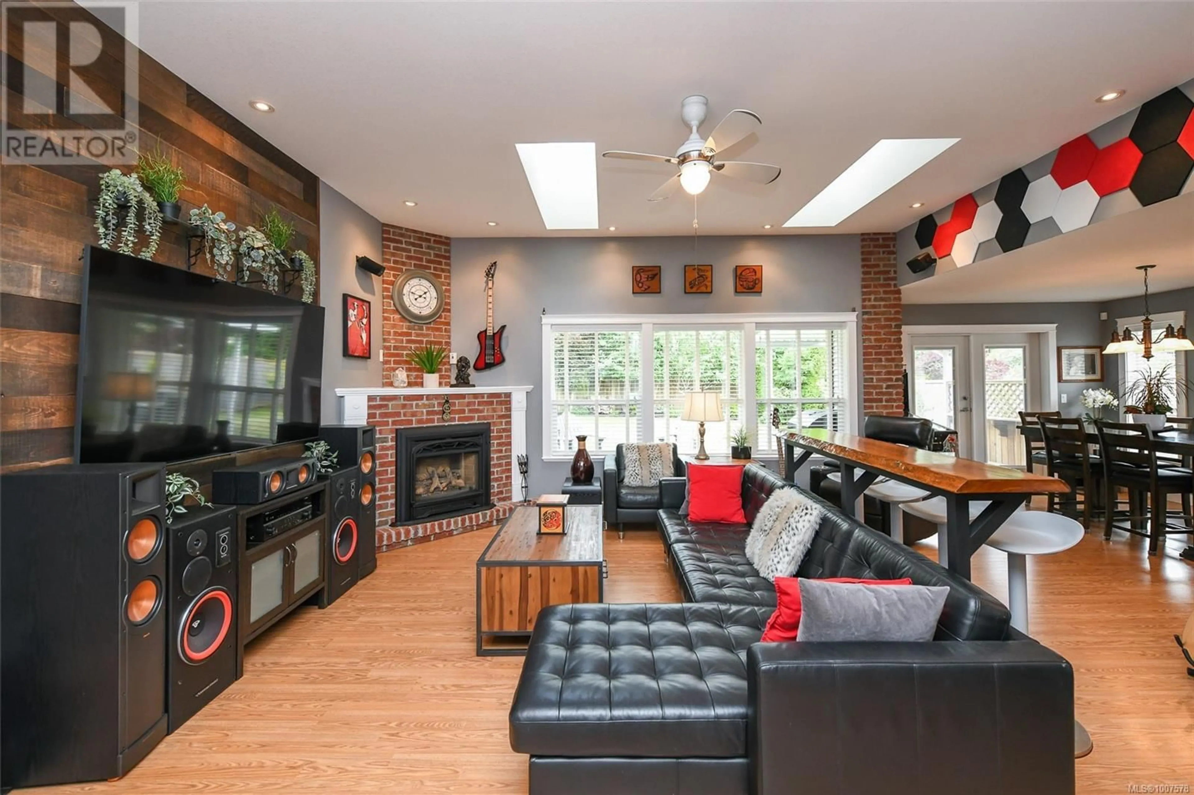 Living room with furniture, unknown for 2547 HEBRIDES CRESCENT, Courtenay British Columbia V9N1Y2