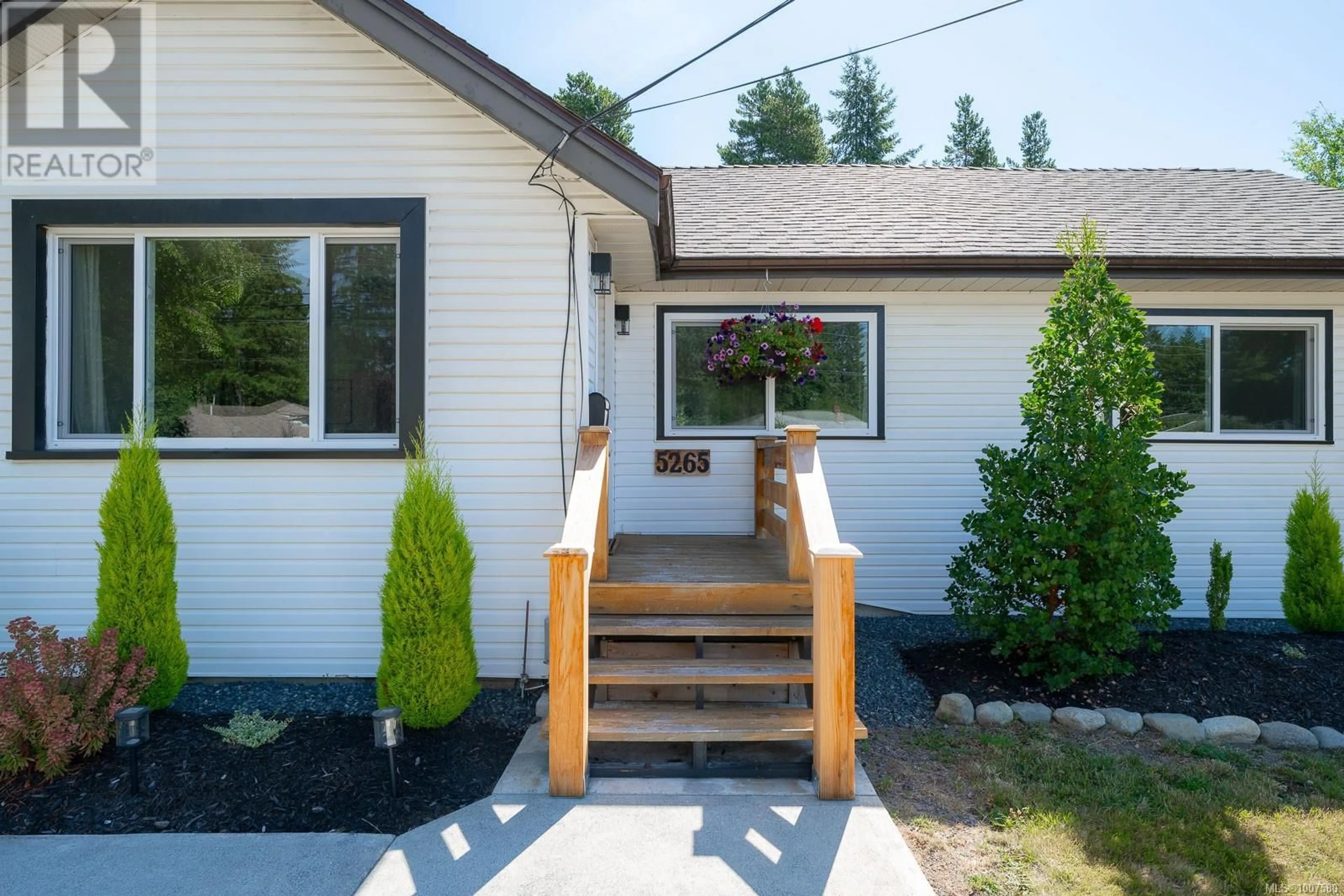 Home with vinyl exterior material, street for 5265 IAN AVENUE, Port Alberni British Columbia V9Y6V9