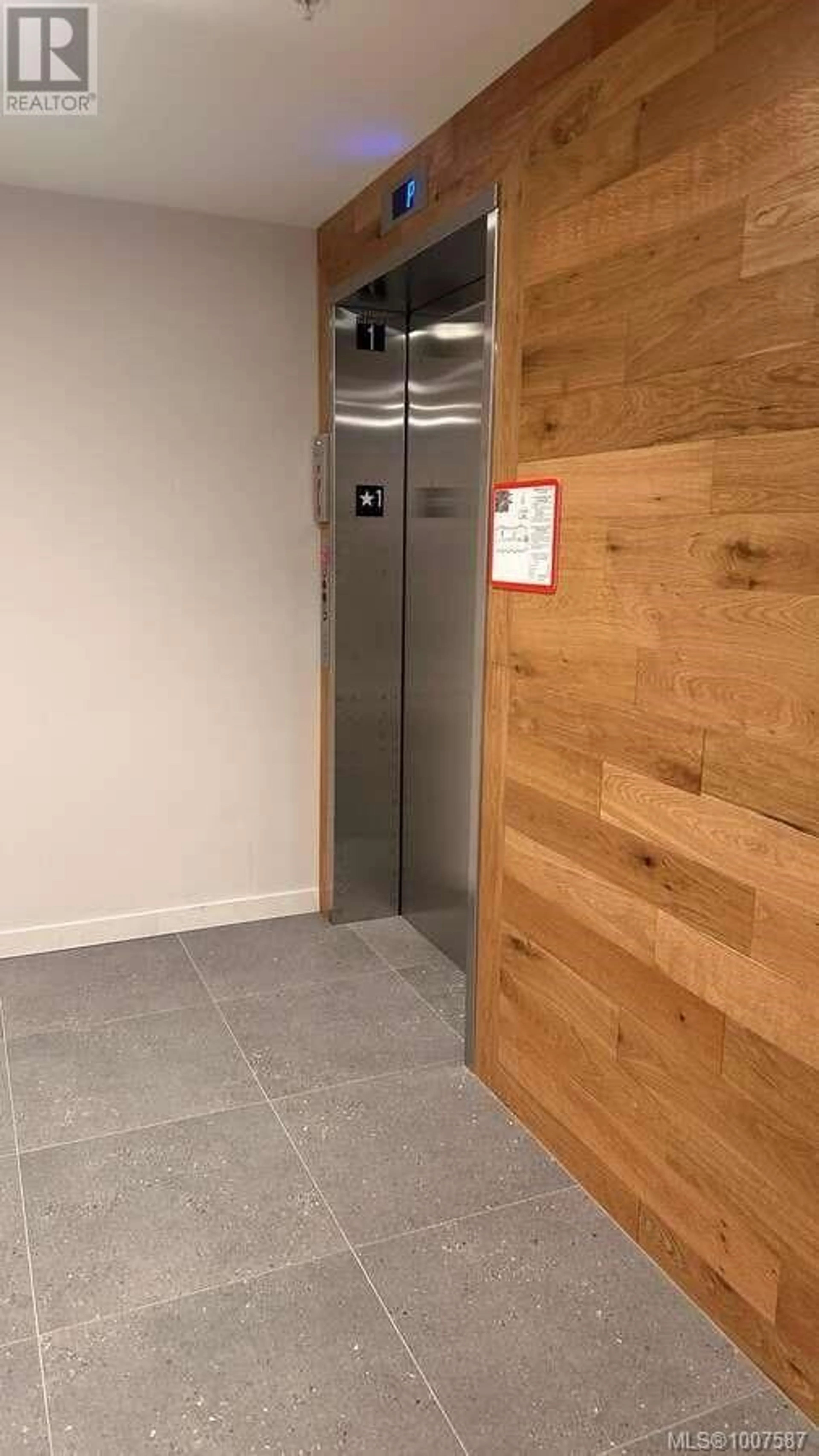 Indoor foyer for 204 - 958 PHAROAH MEWS, Langford British Columbia V9B7A1