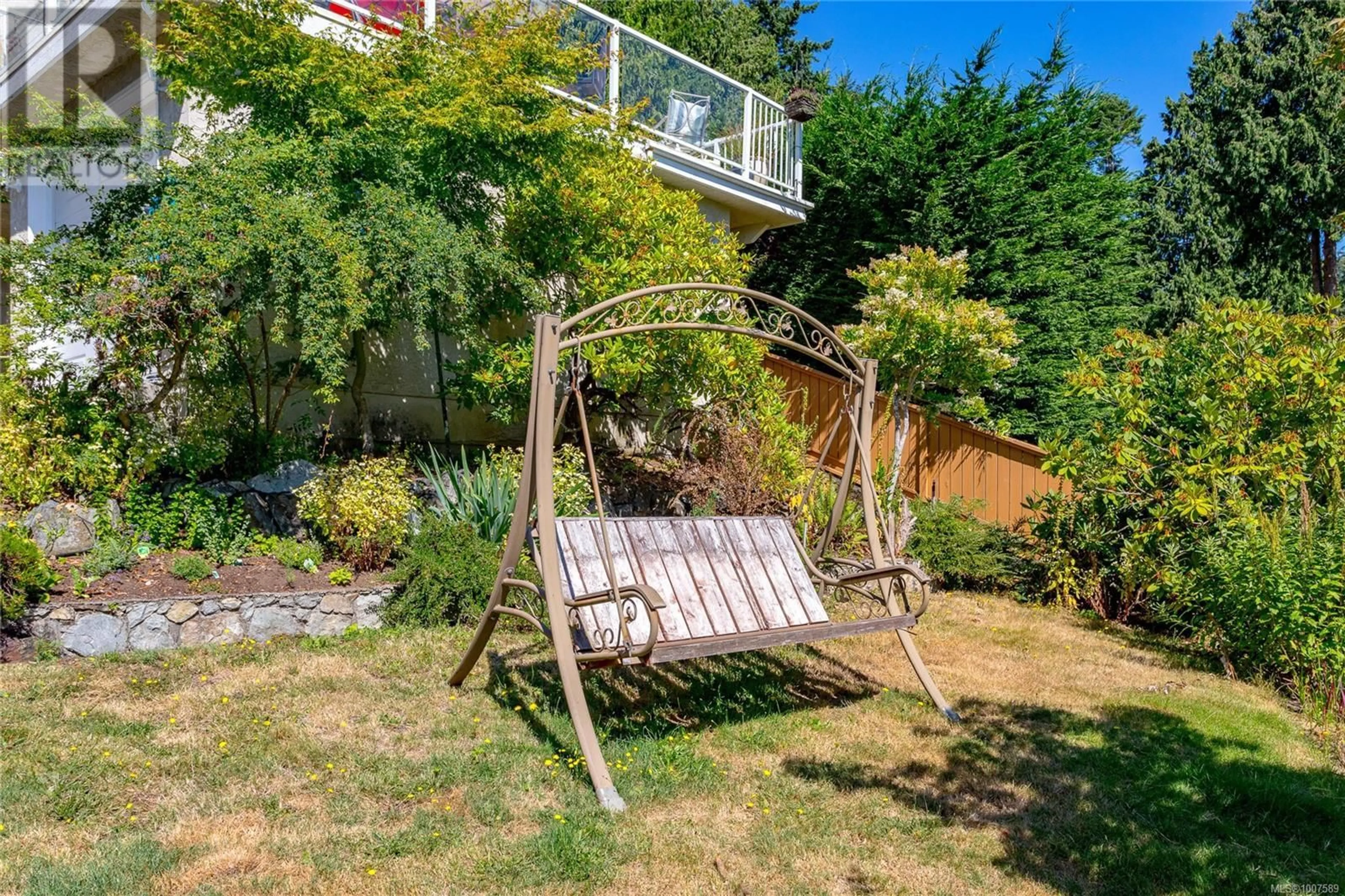 Patio, unknown for 4964 LOCHSIDE DRIVE, Saanich British Columbia V8Y2E4