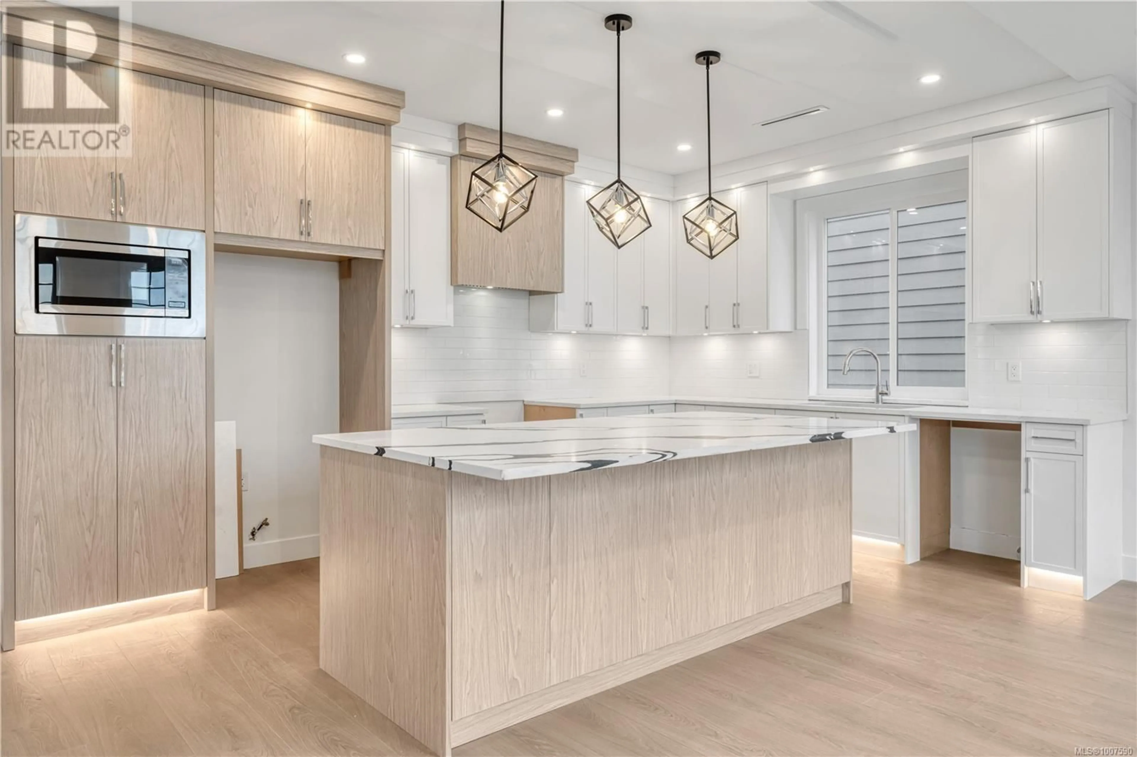 Open concept kitchen, ceramic/tile floor for 772 PLOVER COURT, Langford British Columbia V9B6Y6